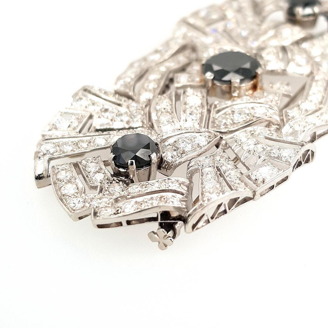 Broche Art déco en platine, diamants noirs de 3,70 carats et diamants blancs de 5 carats en vente 11