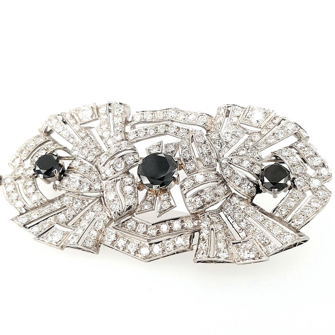 Stunning & Beautiful platinum brooch set with black and white diamonds, with security chain.

This kind of craftsmenship we don t see today. Completely handmade.

Diamonds: Black diamonds apporx 3.70 Carat, White Diamonds approx 5.00