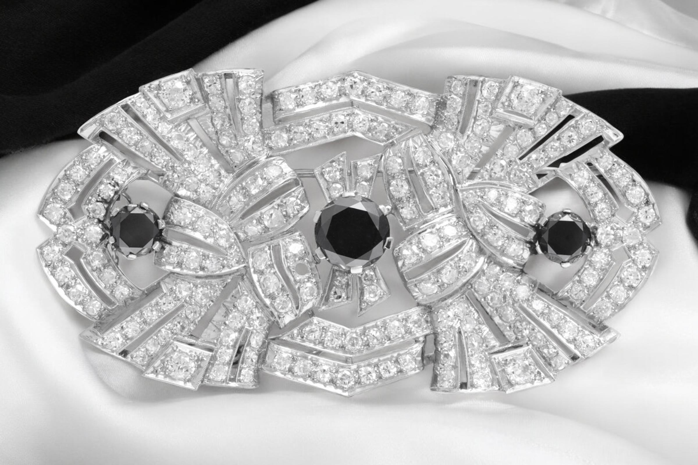 Broche Art Déco de platino, 3,70 ct de diamantes negros y 5 ct de diamantes blancos en venta 2