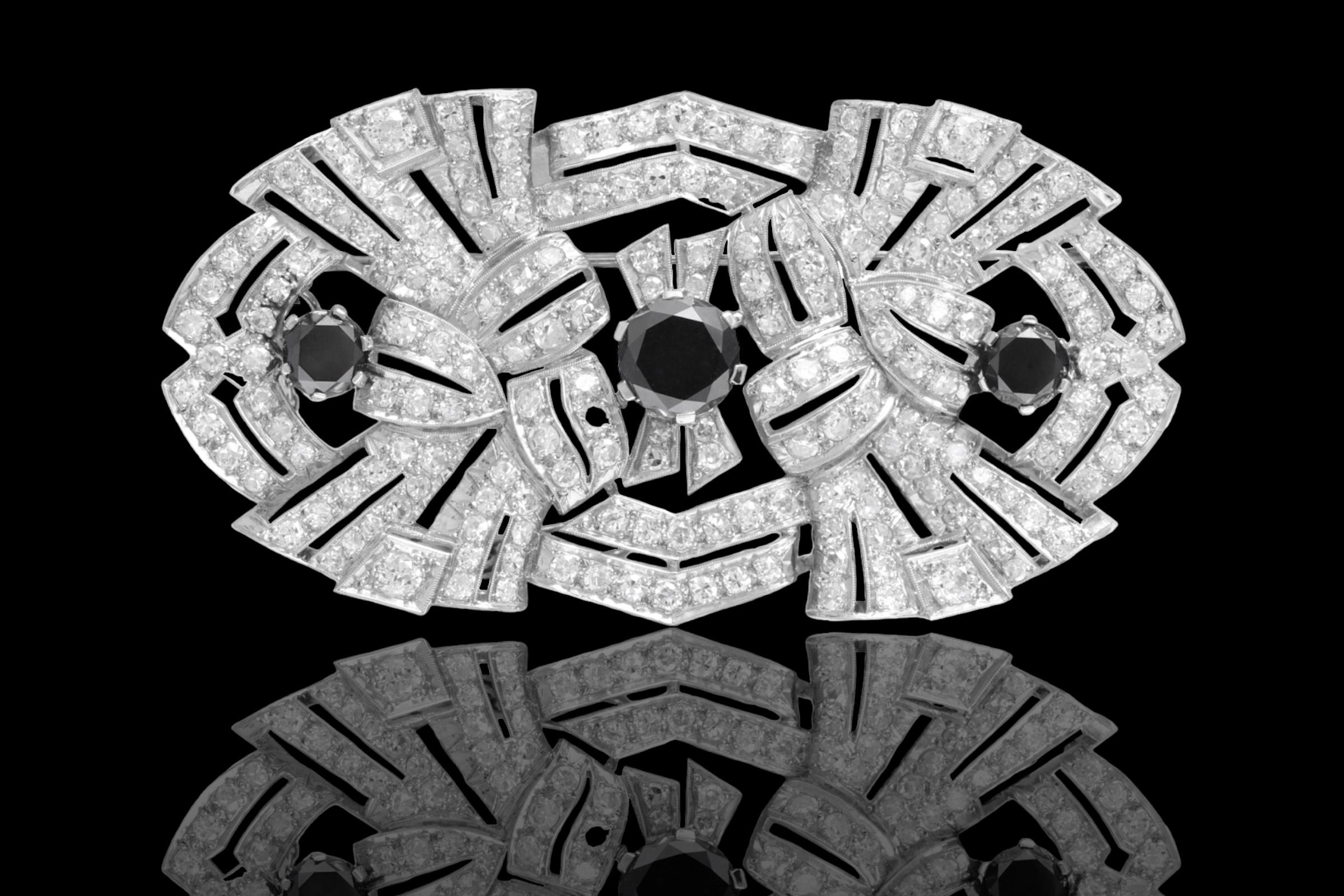 Broche Art Déco de platino, 3,70 ct de diamantes negros y 5 ct de diamantes blancos en venta 4