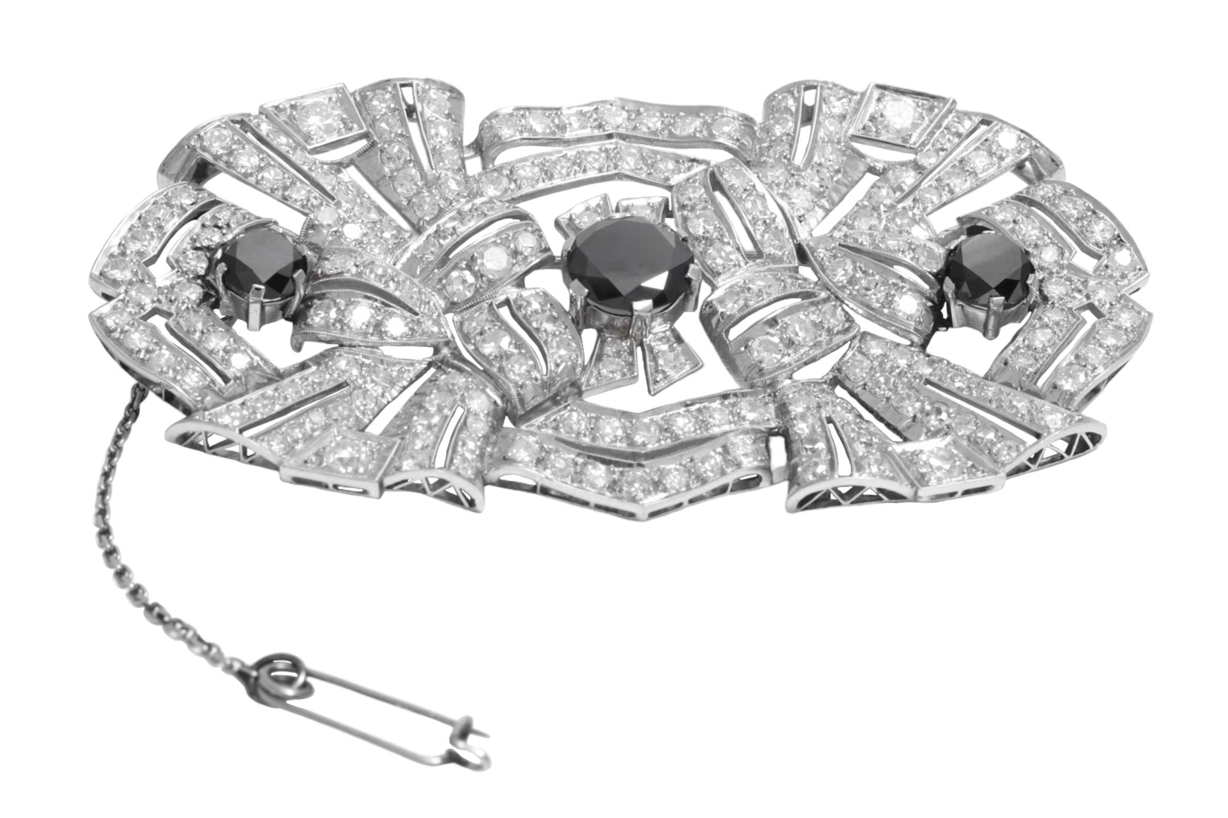 Broche Art Déco de platino, 3,70 ct de diamantes negros y 5 ct de diamantes blancos Corte brillante en venta