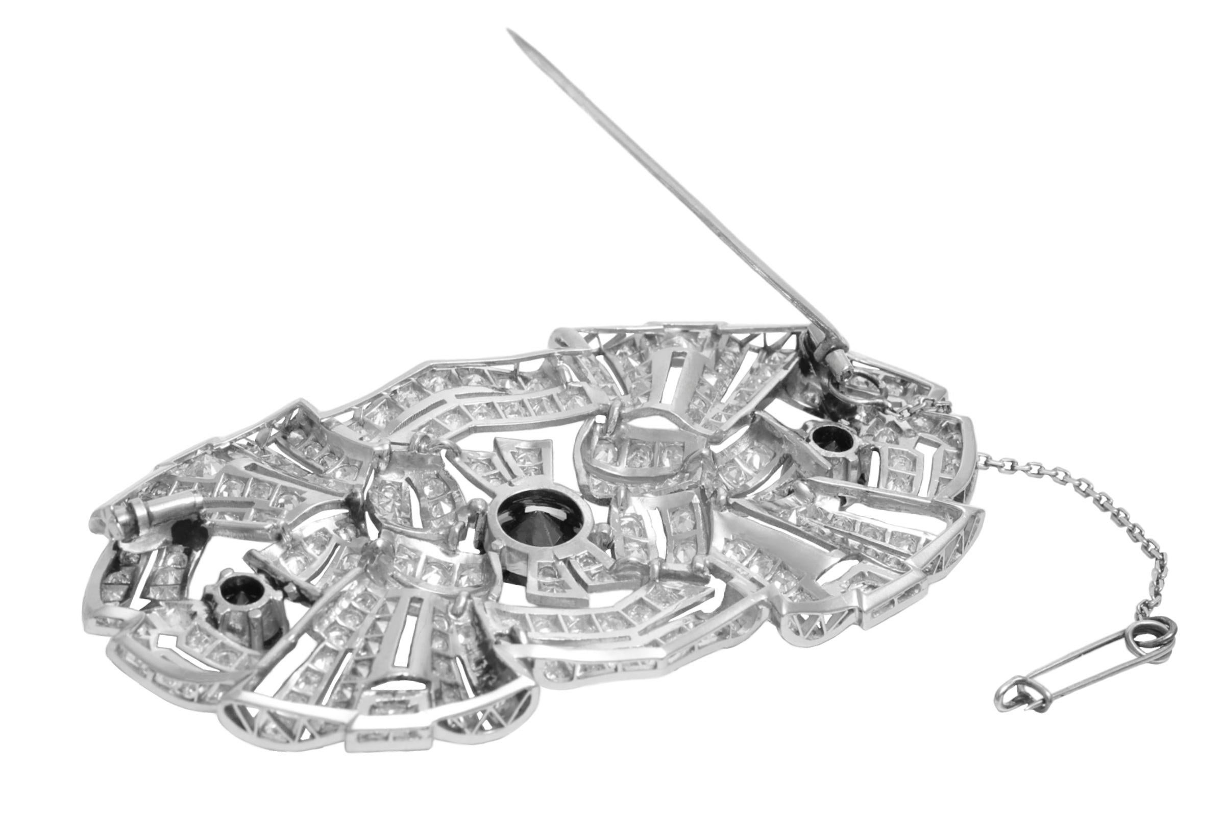 Broche Art Déco de platino, 3,70 ct de diamantes negros y 5 ct de diamantes blancos en venta 1