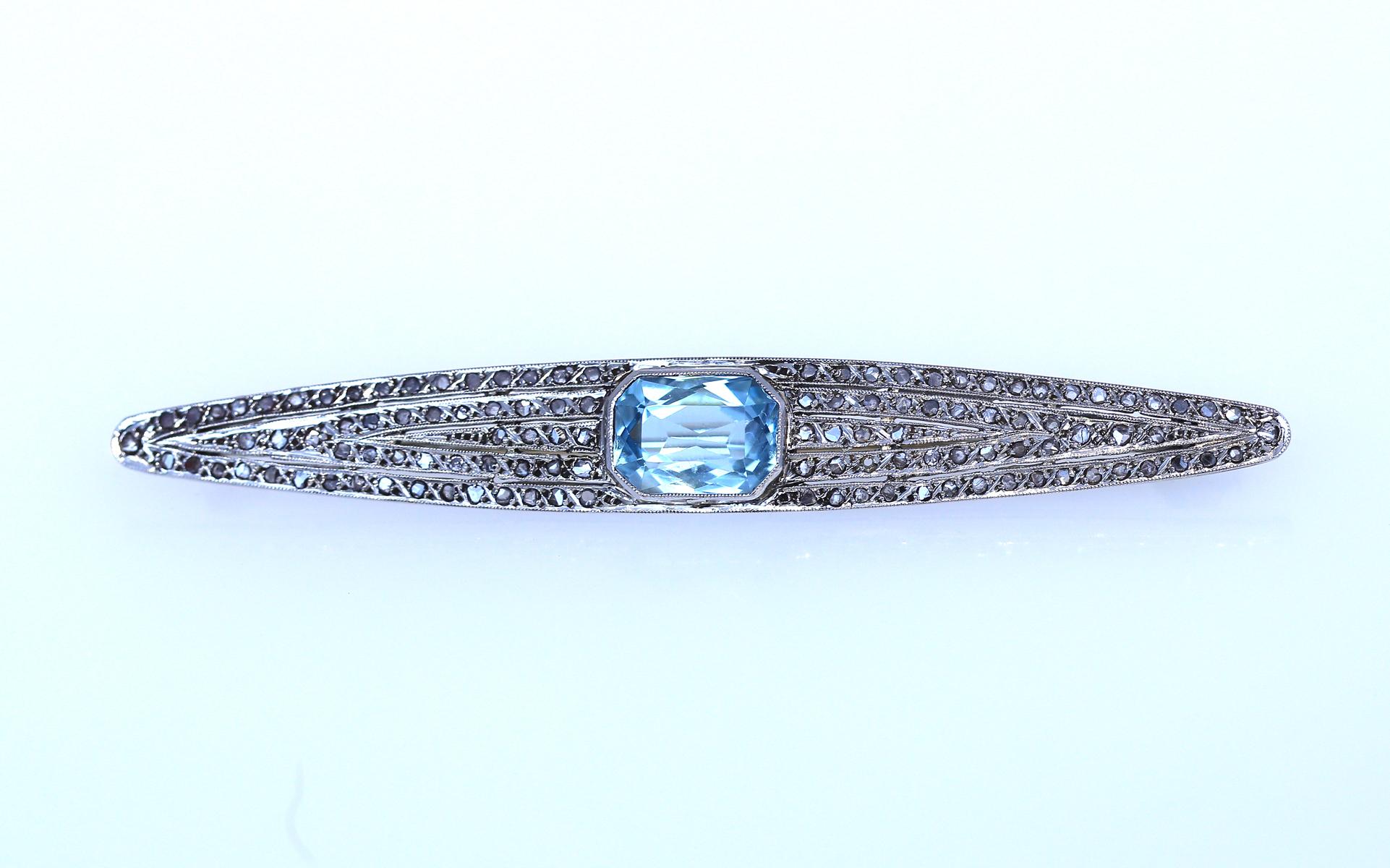 Art Deco Platinum Brooch Aquamarine Diamonds, 1920 In Good Condition In Herzelia, Tel Aviv