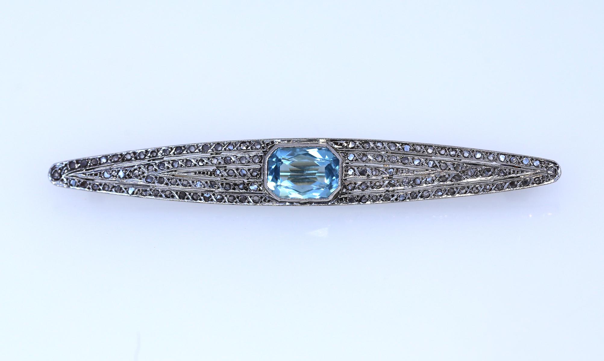 Women's or Men's Art Deco Platinum Brooch Aquamarine Diamonds, 1920