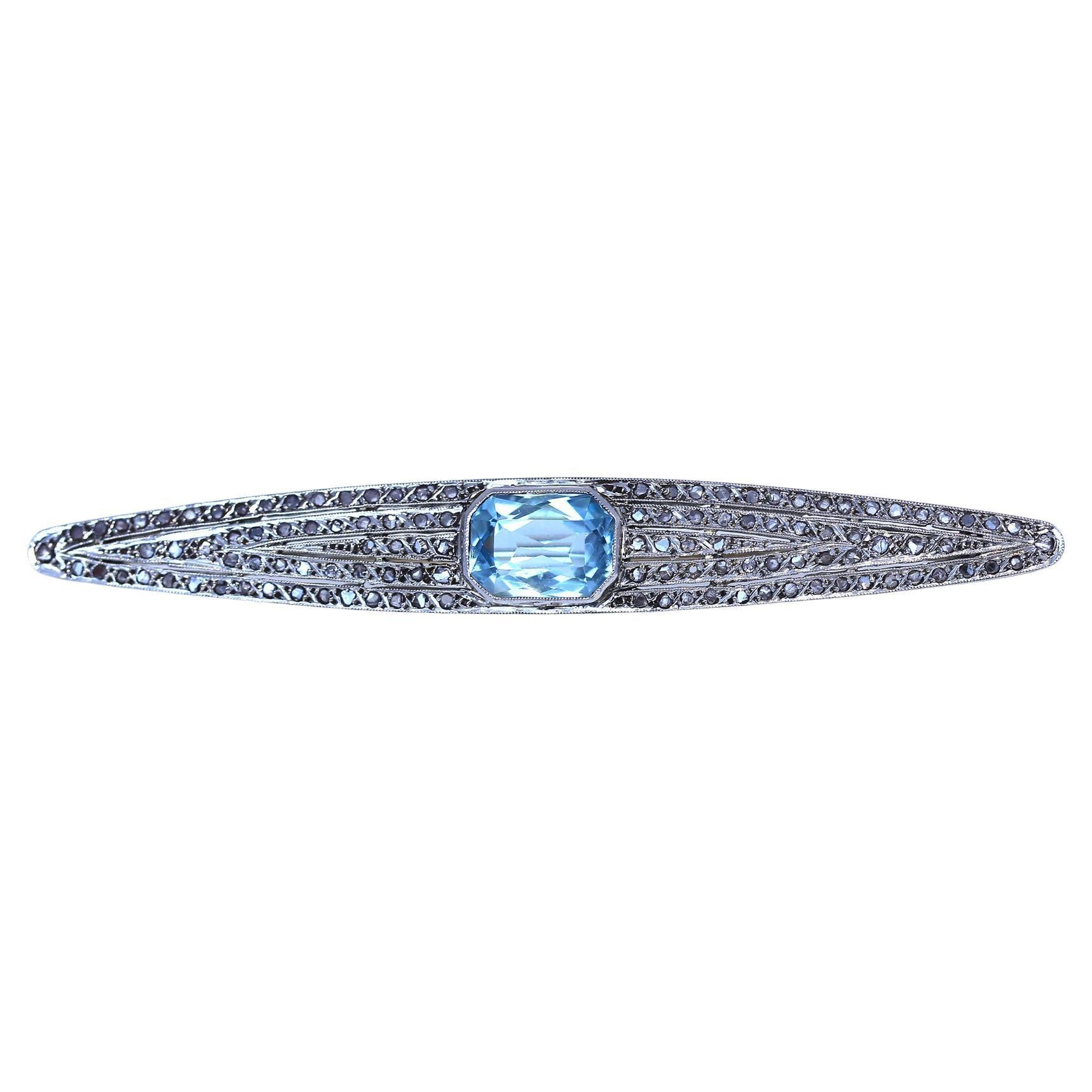 Art Deco Platinum Brooch Aquamarine Diamonds, 1920
