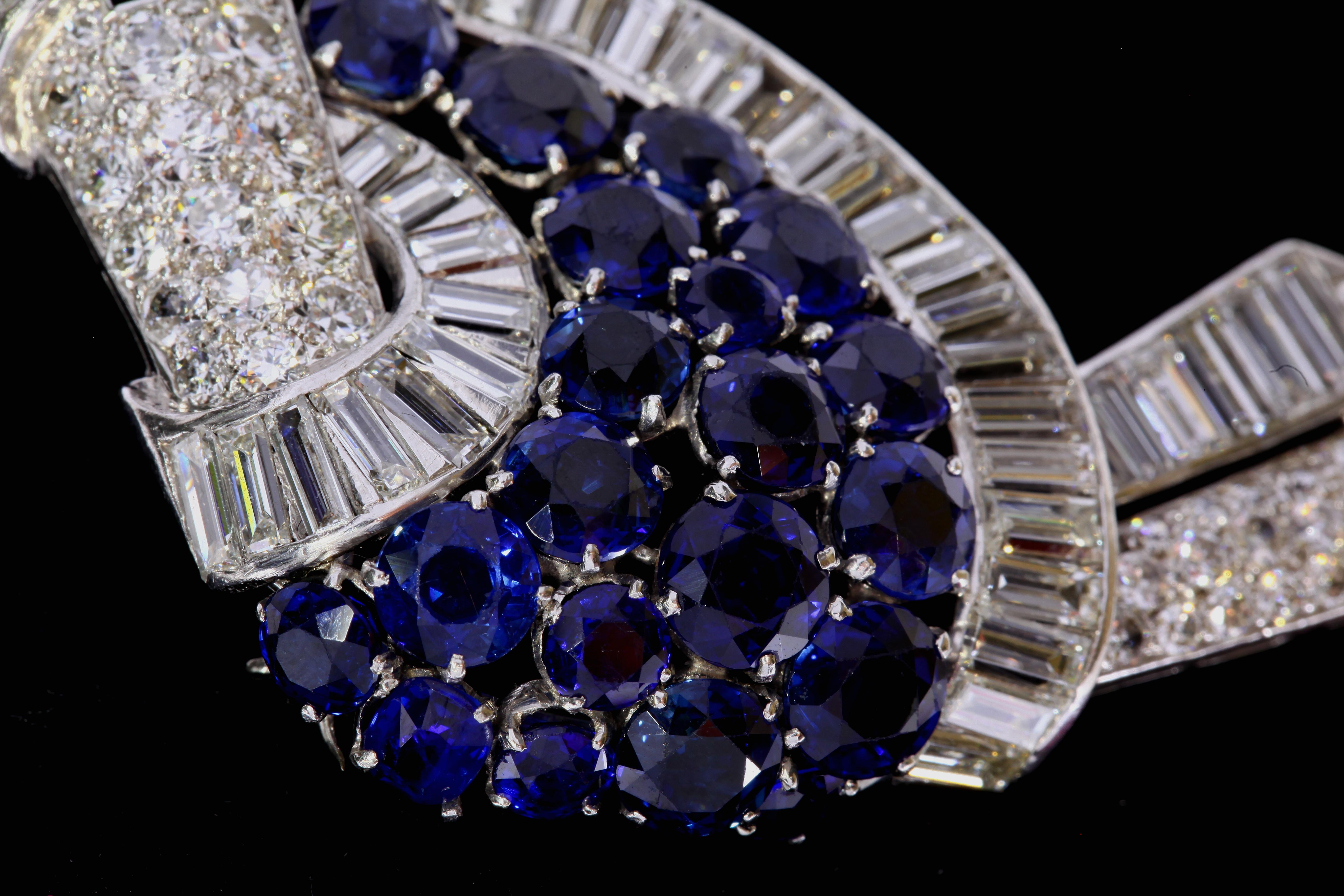 Art Deco Platinum Brooch with Diamonds and Sapphires from circa 1935 (Art déco) im Angebot