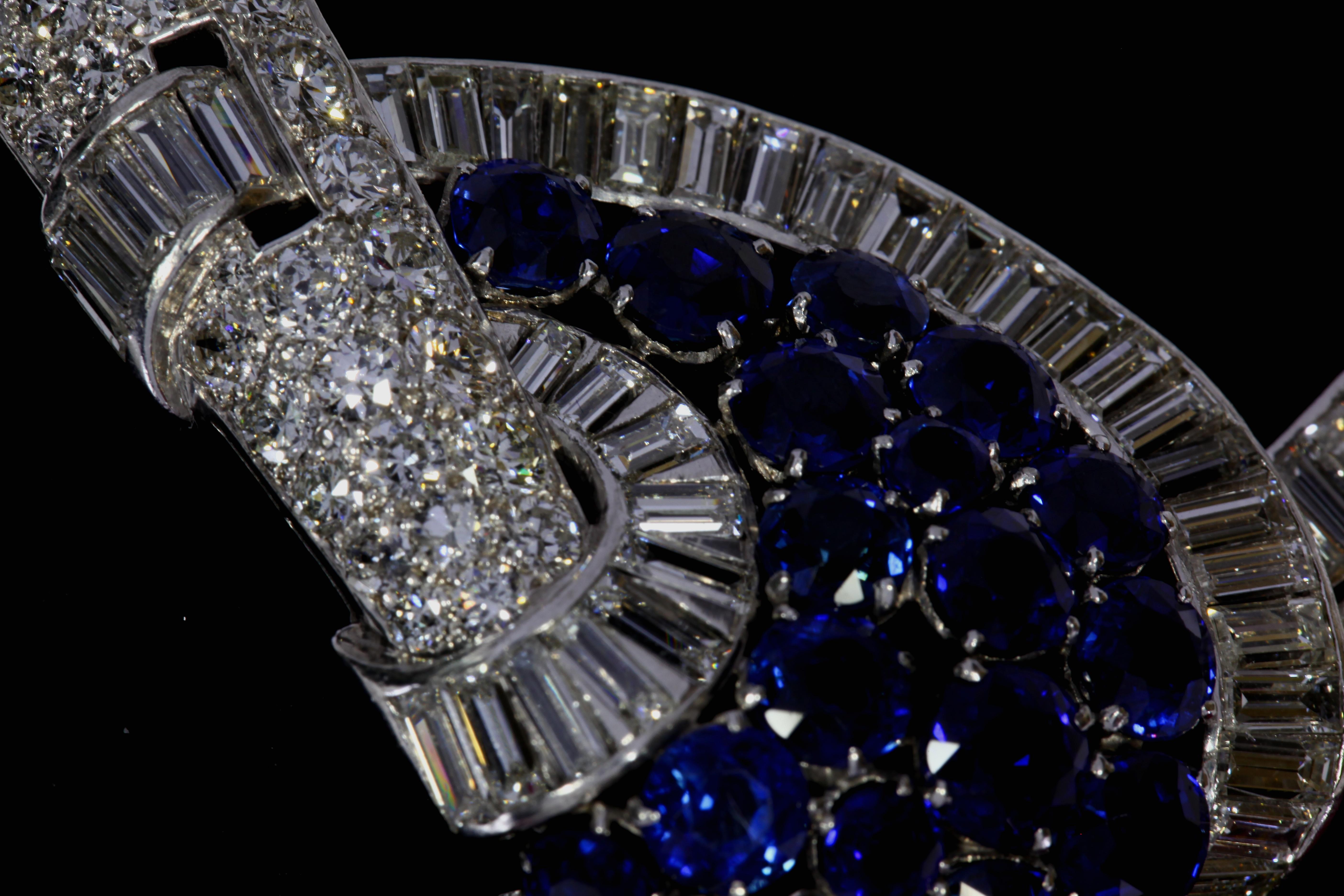 Art Deco Platinum Brooch with Diamonds and Sapphires from circa 1935 im Angebot 1