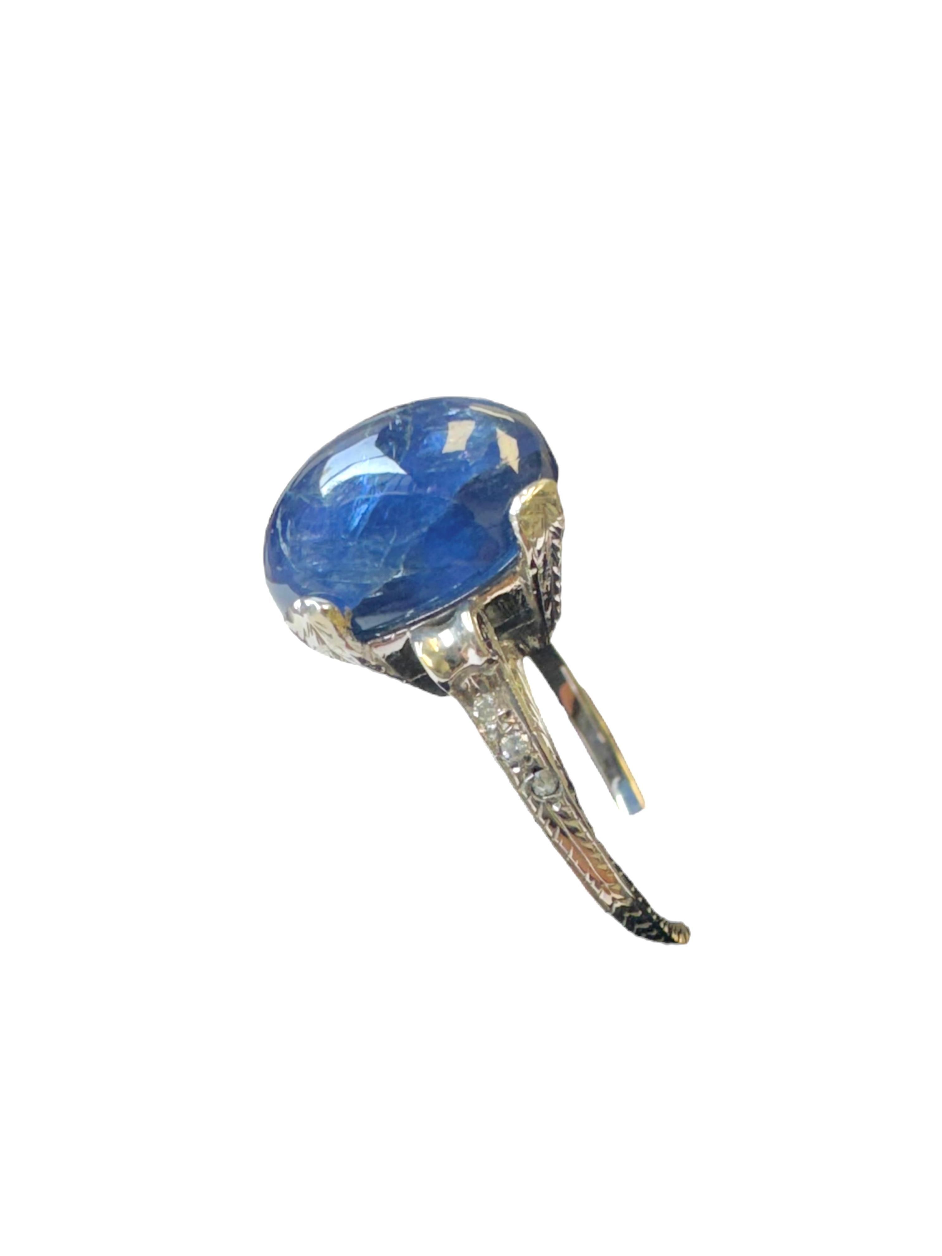 Art Deco Platinum Cabochon Sapphire and Diamond Ring In Excellent Condition For Sale In Great Neck Plaza, NY