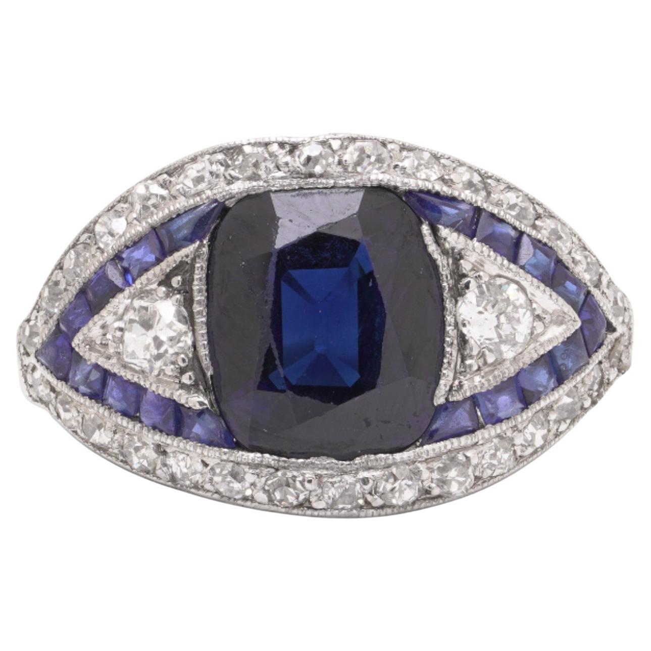 Anello Art Deco in platino con zaffiro e diamante di Ceylon in vendita