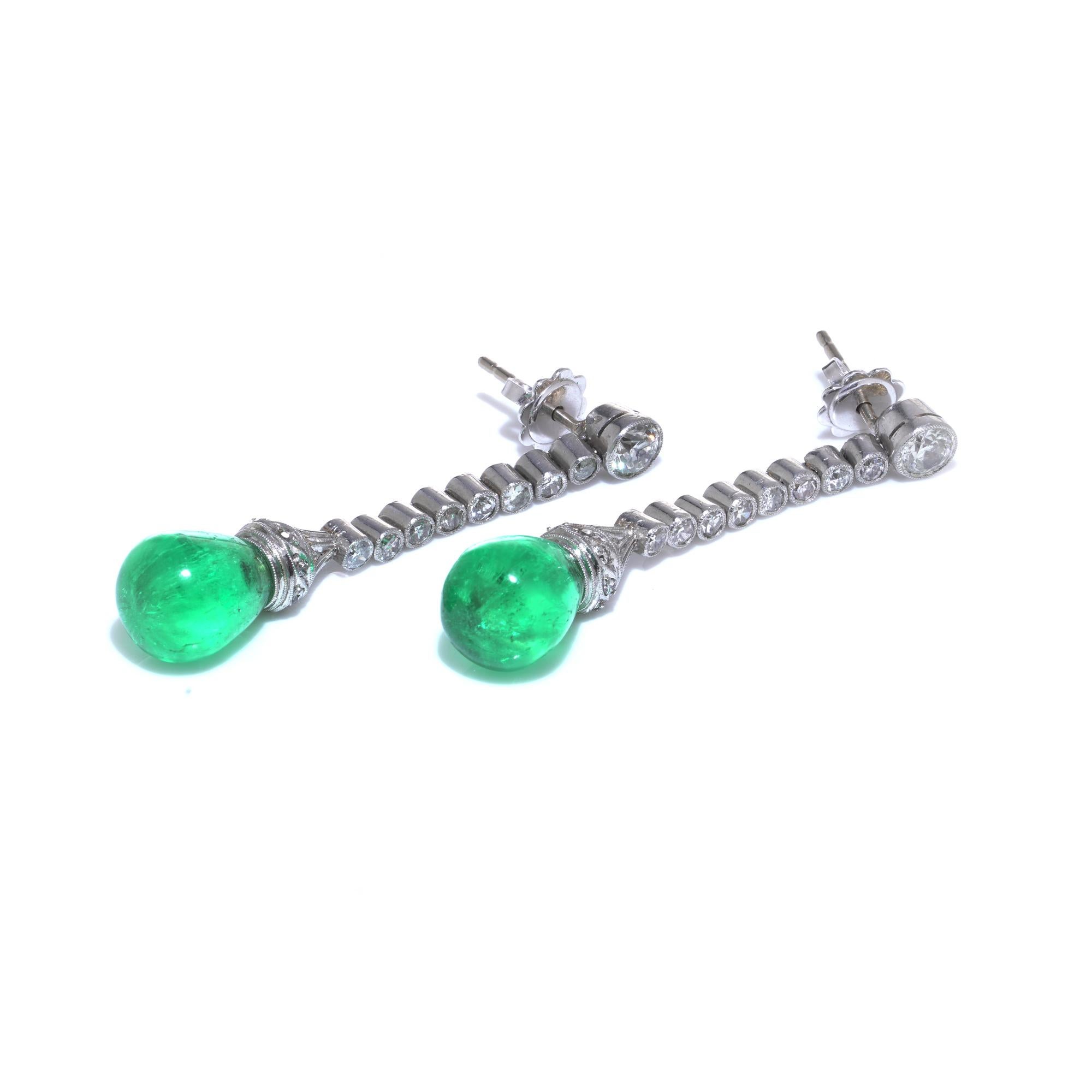Donna Orecchini Art Deco in platino con diamante e smeraldo colombiano in vendita