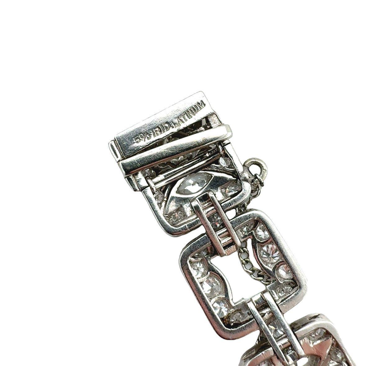 Pulsera Art Déco de Platino, Diamantes y Esmeraldas Corte mixto en venta