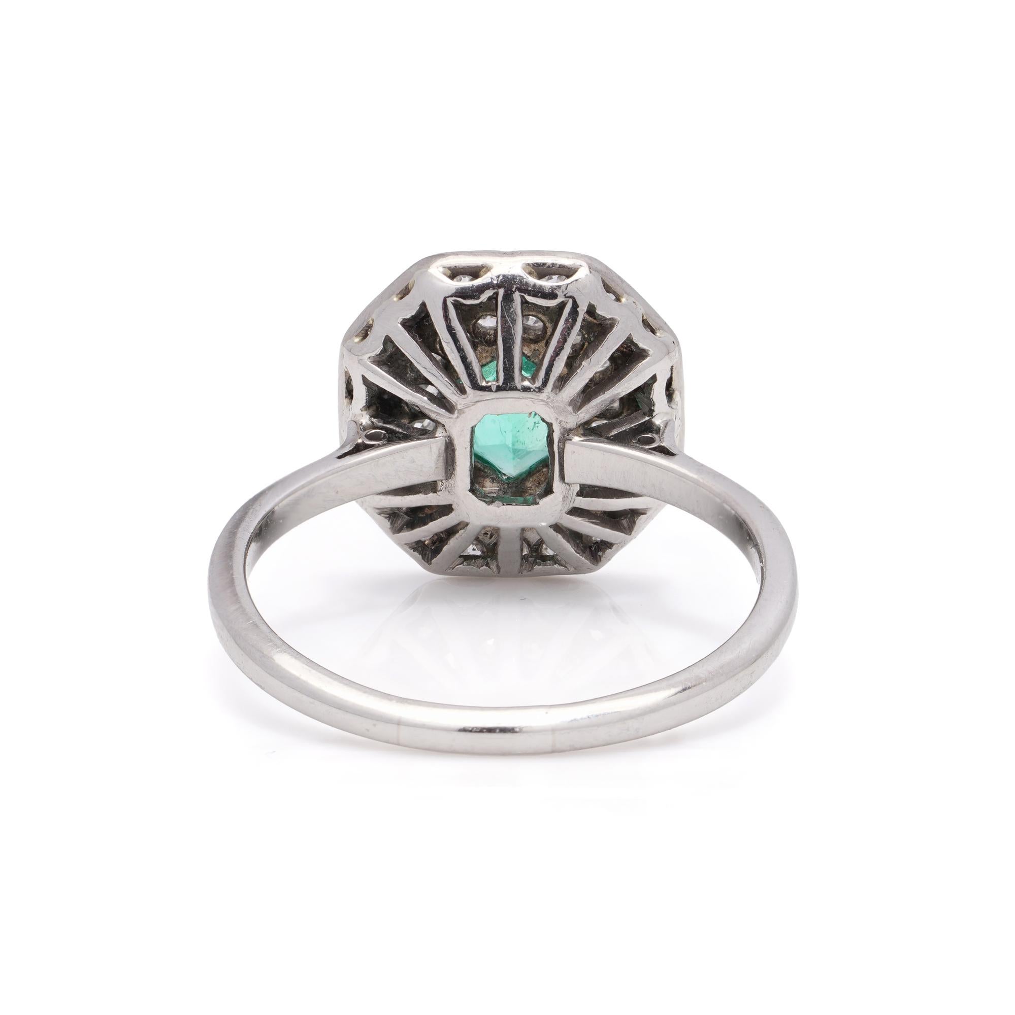 Bague Art déco à grappes de diamants et d'émeraudes Pour femmes en vente