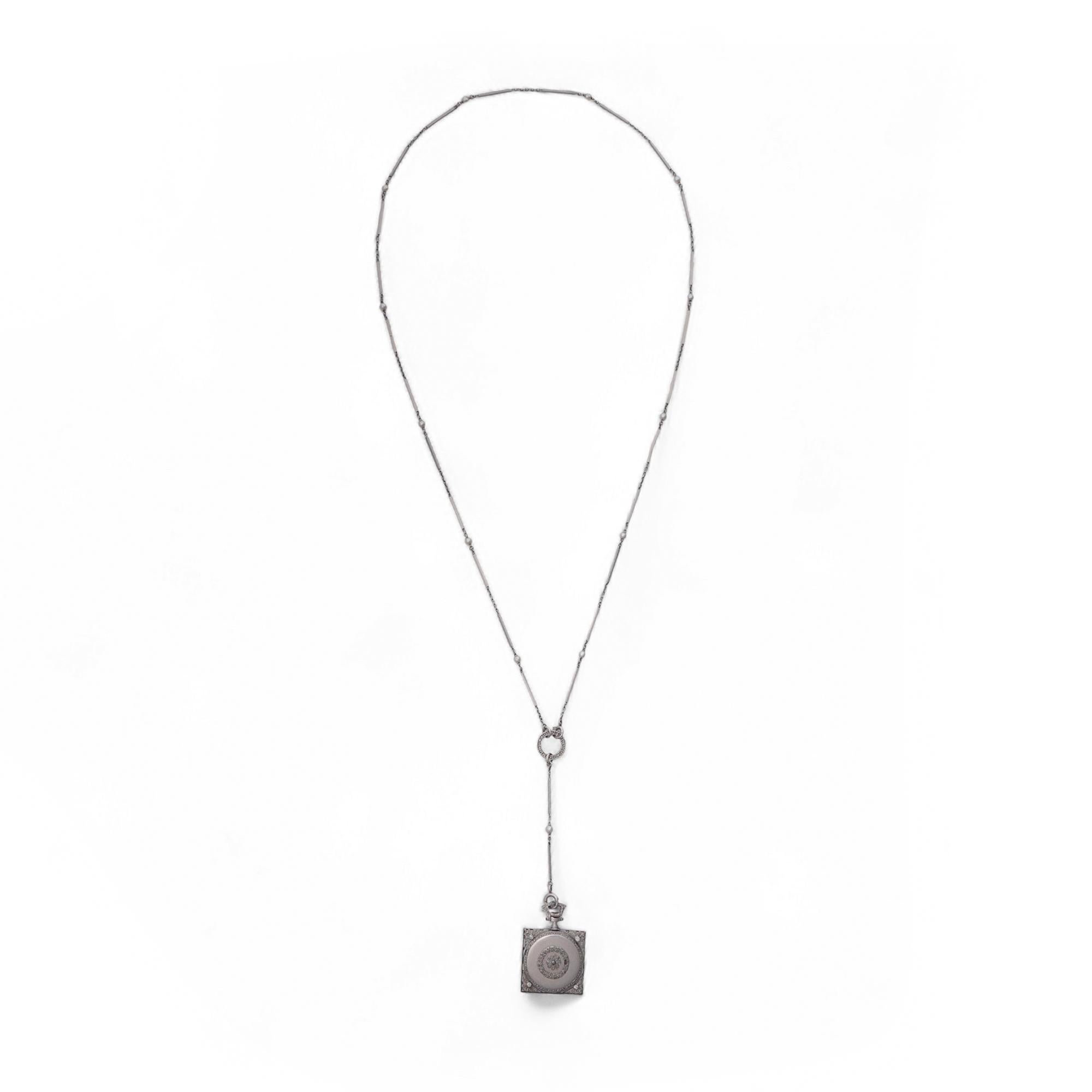 Collier-montre à pendentifs en diamants et perles en platine Art déco, années 1920 en vente 4
