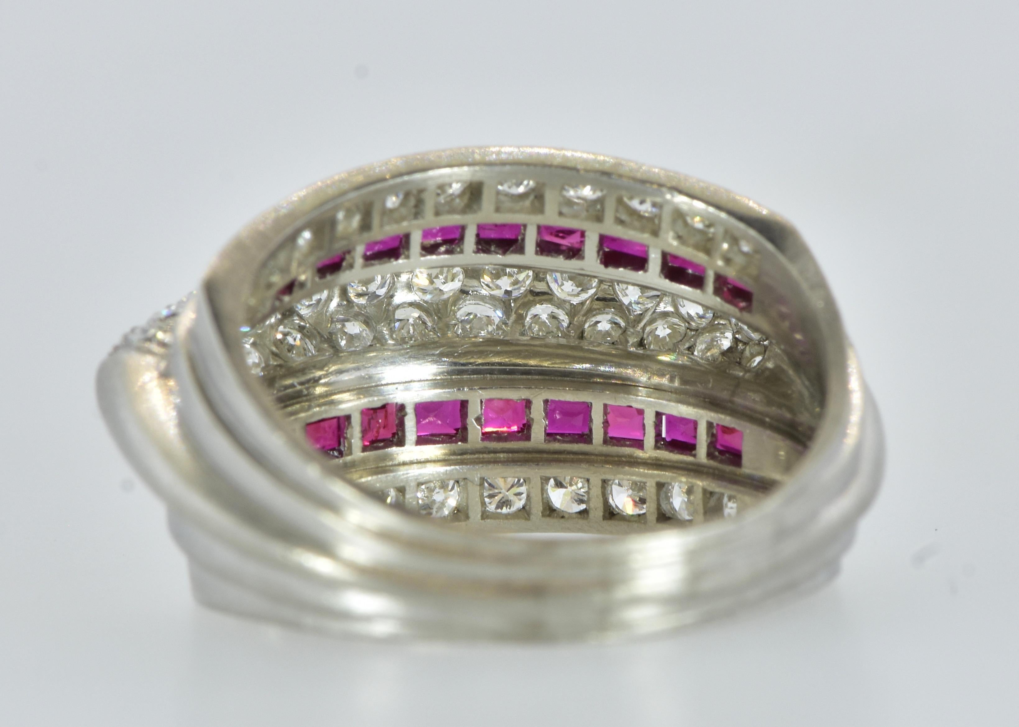 Anillo Art Déco de platino, diamantes y rubíes, hacia 1935 en venta 4