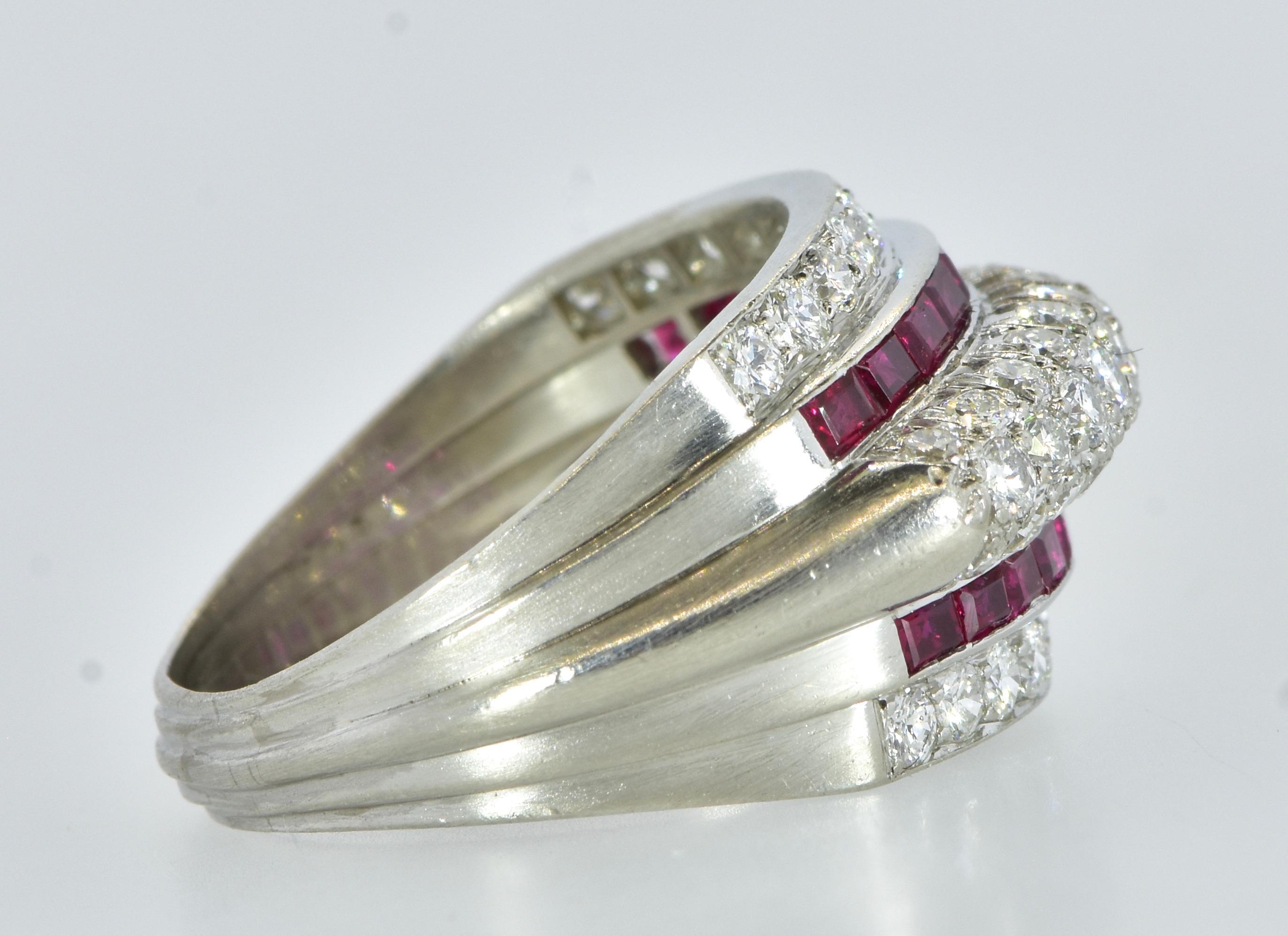 Anillo Art Déco de platino, diamantes y rubíes, hacia 1935 en venta 3