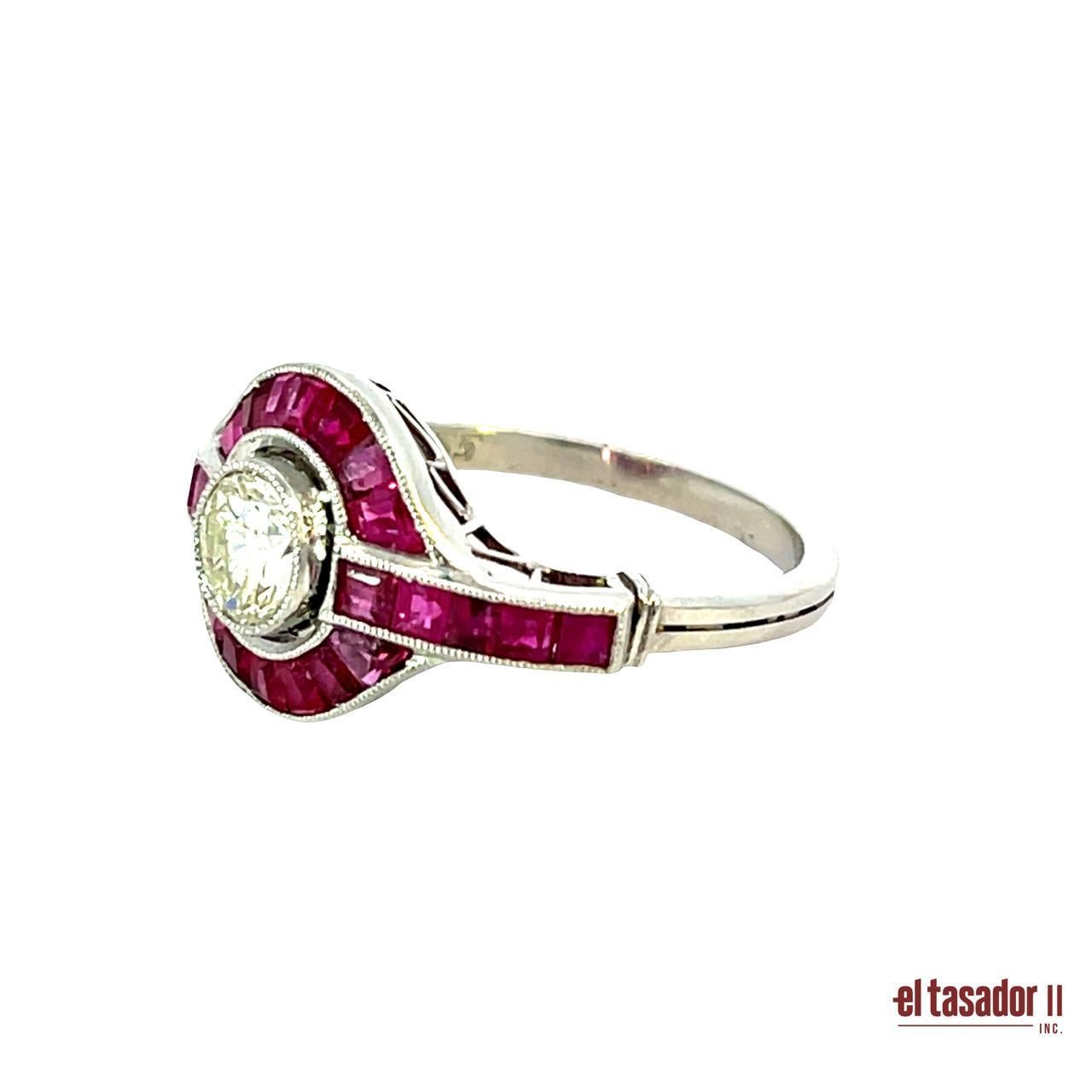 Taglio brillante Anello Art Deco in platino con diamanti e rubini in vendita