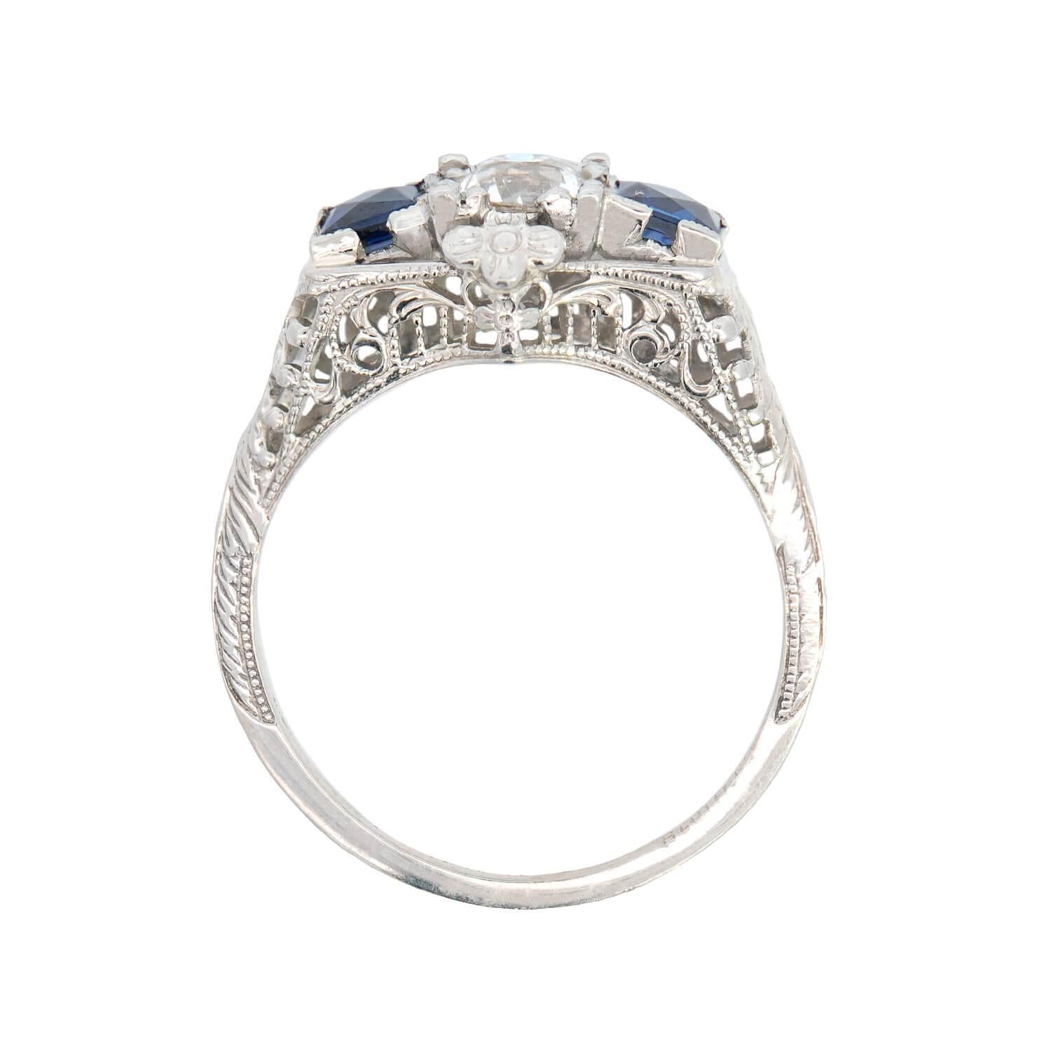 Taille vieille mine Art Deco Platinum Diamond and Sapphire Engagement Ring en vente