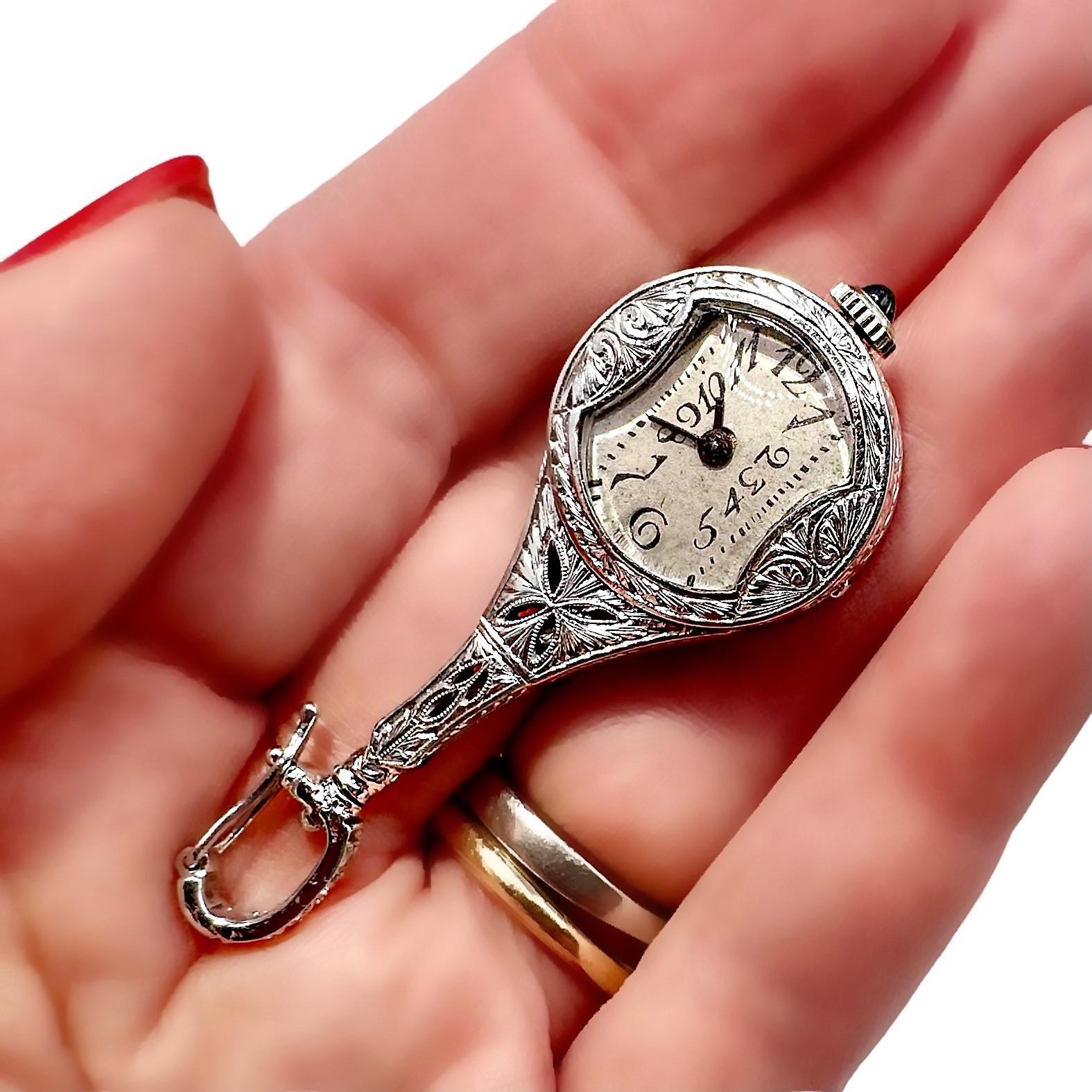 Lavalier-Anhänger-Uhr aus Platin, Diamant und Saphir im Art déco-Stil 4