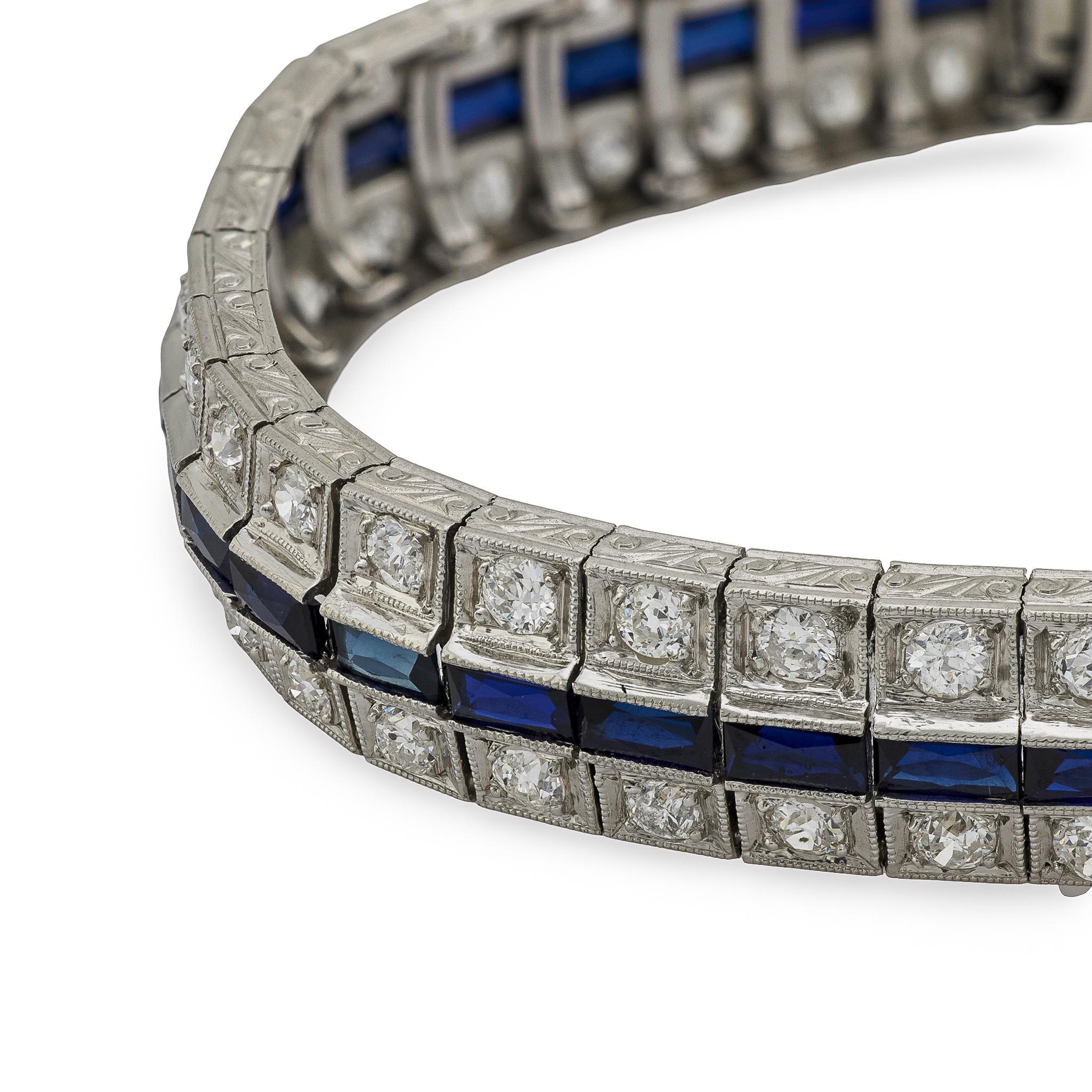 Pulsera Art Decó Línea de diamantes y zafiros en platino Corte francés en venta