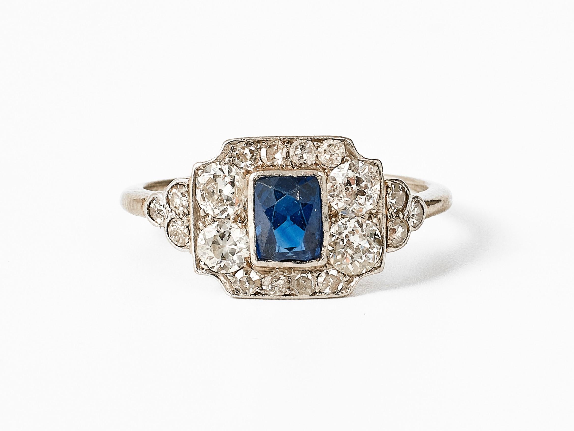 Art-Deco-Ring aus Platin mit Diamanten und Saphiren im Angebot 2