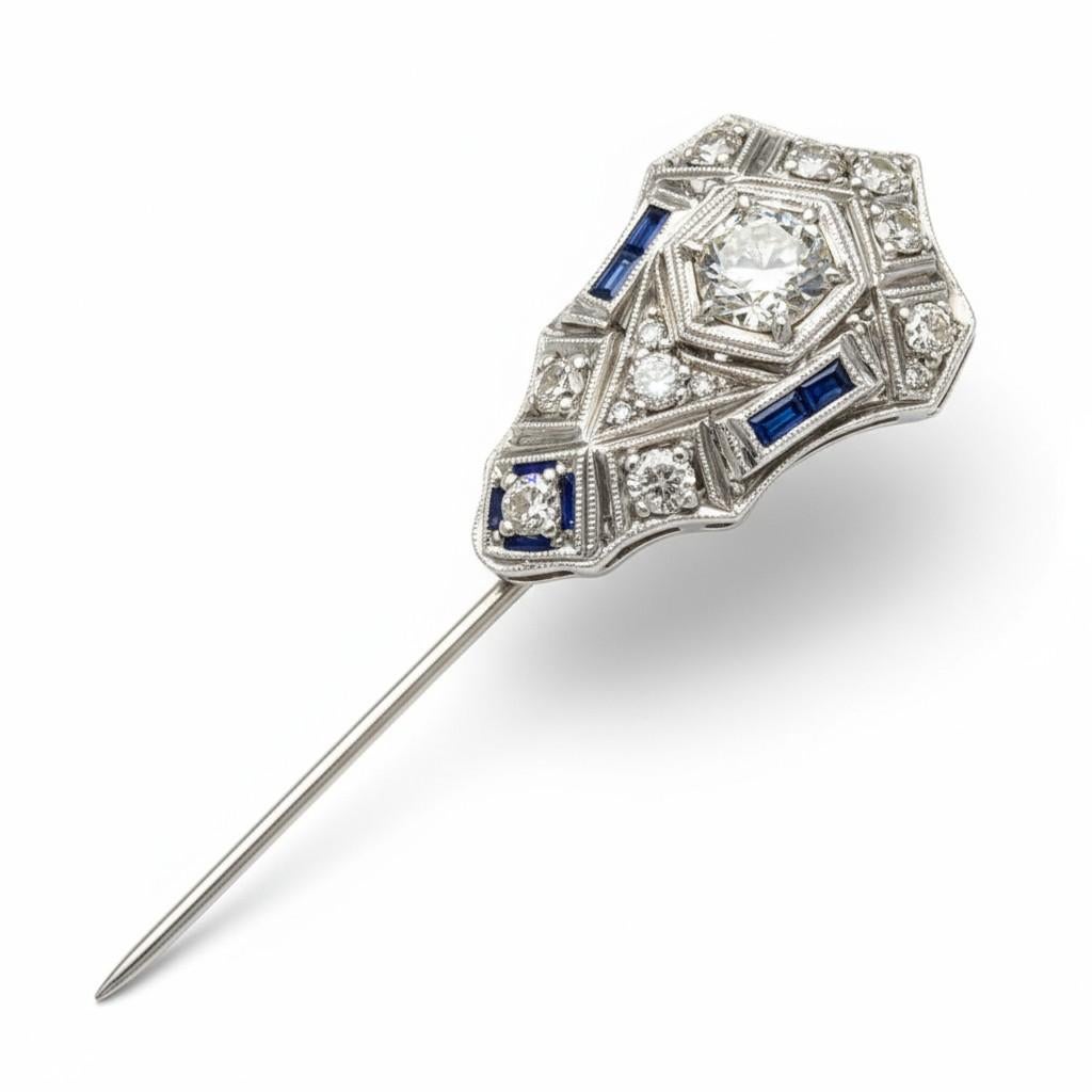 Art Decó Alfiler de platino con diamantes y zafiros Elegante reliquia hereditaria en Bueno estado para la venta en New York, NY