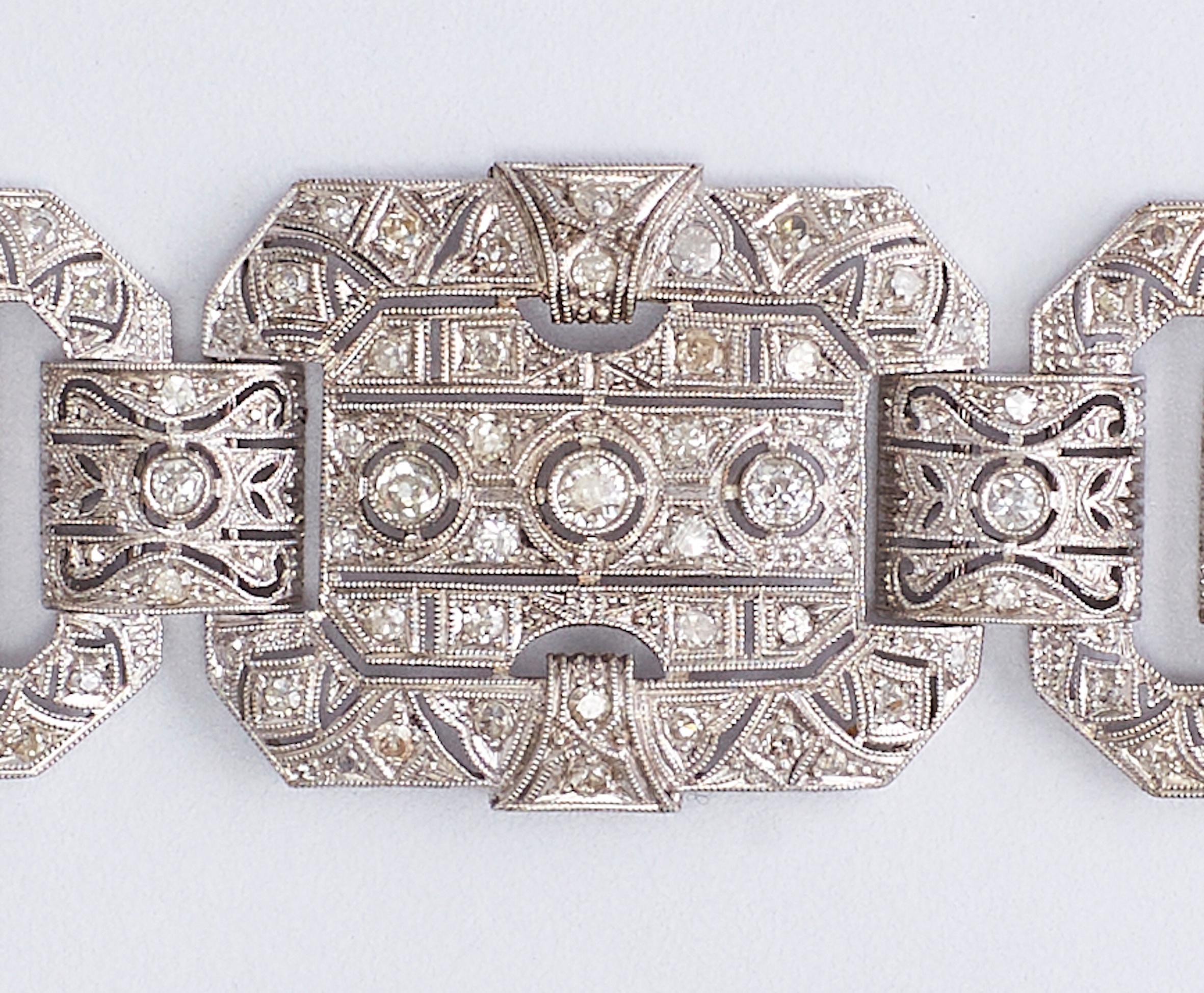 Art Deco Platinum Diamond Bracelet 

Incredible Art Deco bracelet with a special design and set of diamonds.
From France in the 1930s. 
Quality diamonds G VS1 of 8.90 carat. 
Total weight about 45.60 grams.