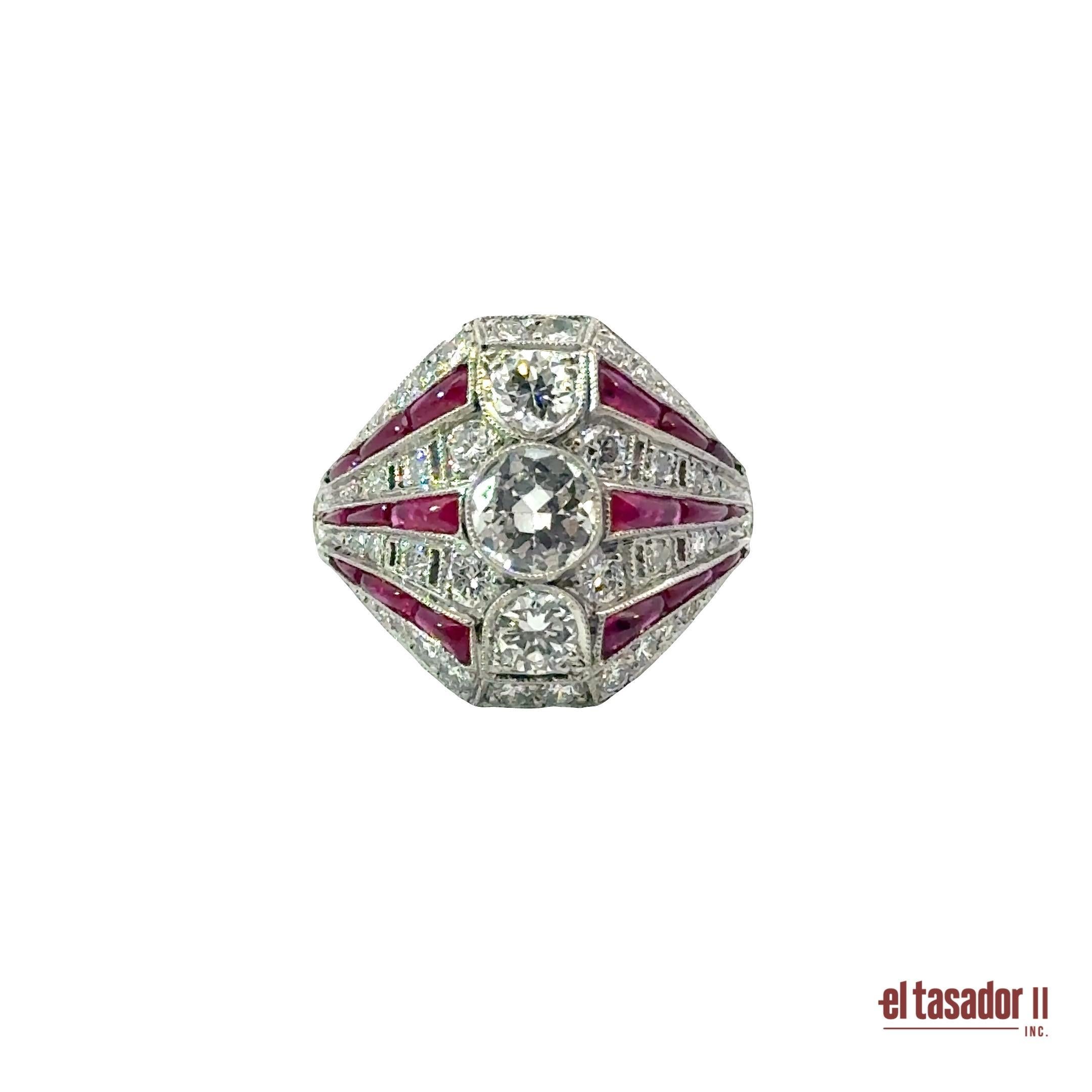 Bague Art déco en platine avec diamants et rubis cabochon en vente 1