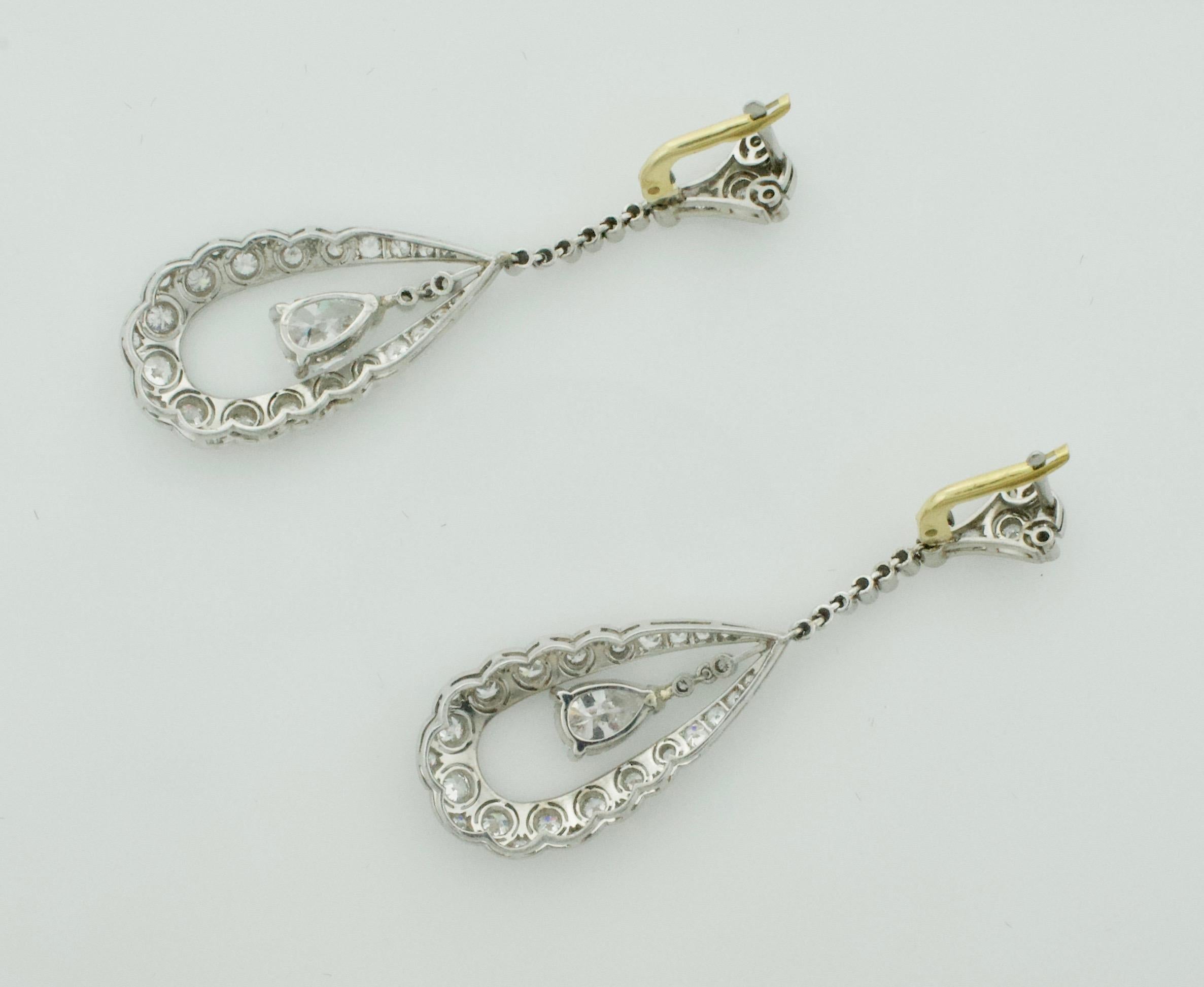 Art Deco Platinum Diamond Dangling Earrings 3.75 carats
2 Pear Cut Diamonds Weighing 2.00 Carats Approximately [GHI SI] [bright with no imperfections visible to the naked eye] Modern Brilliant Cuts That Were Added Later Than The 1920's
86 Old