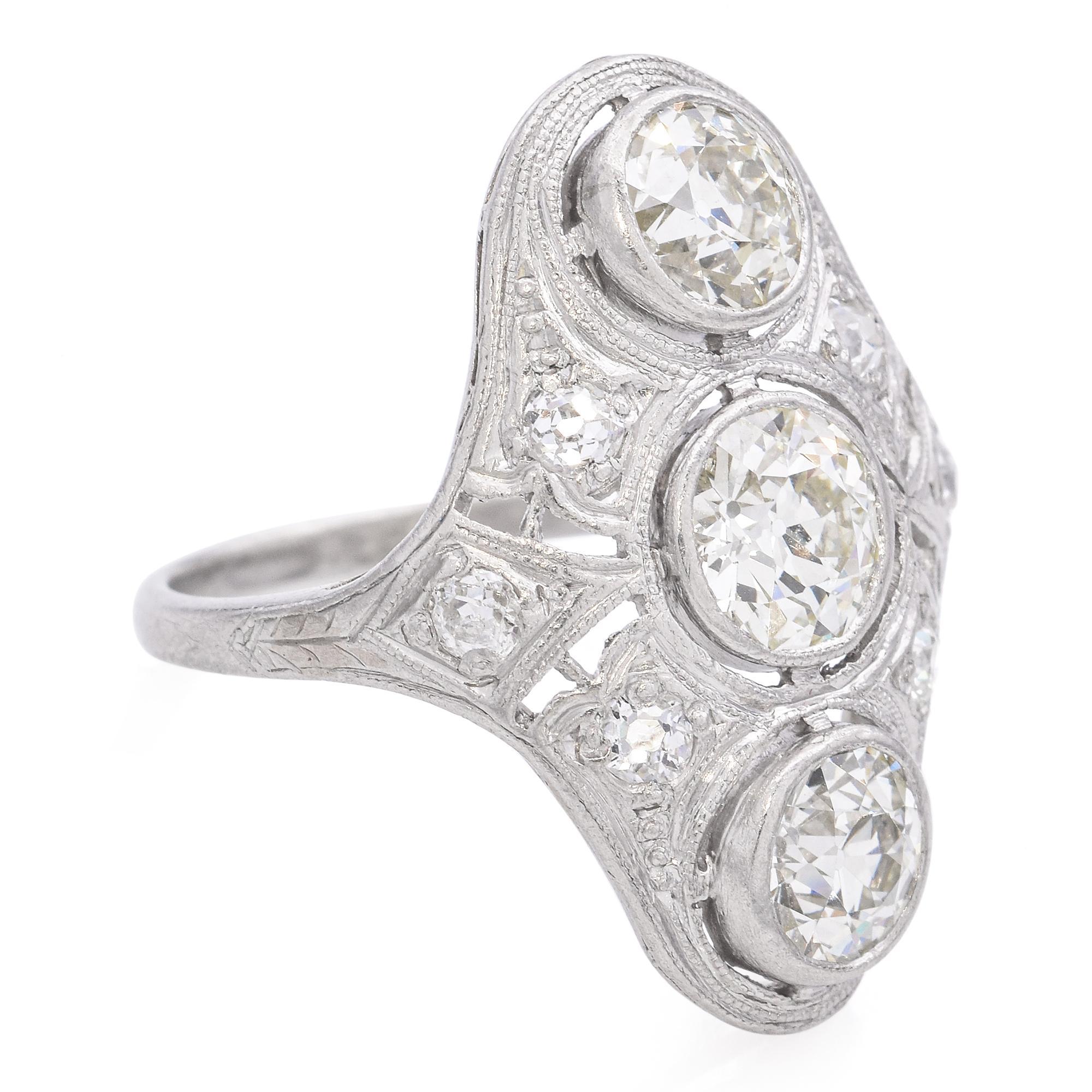 Donna Anello da cena Art Deco in platino con diamante in vendita