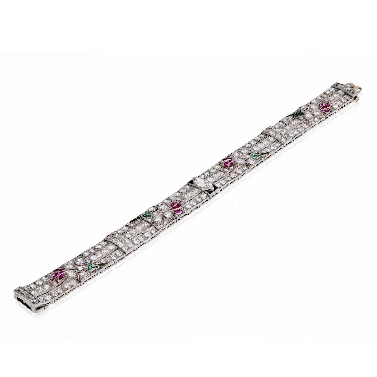 Art Deco Platin-Armband aus Platin mit Diamanten, Smaragden und Rubinen, mit Onyx-Akzenten (Moderne) im Angebot