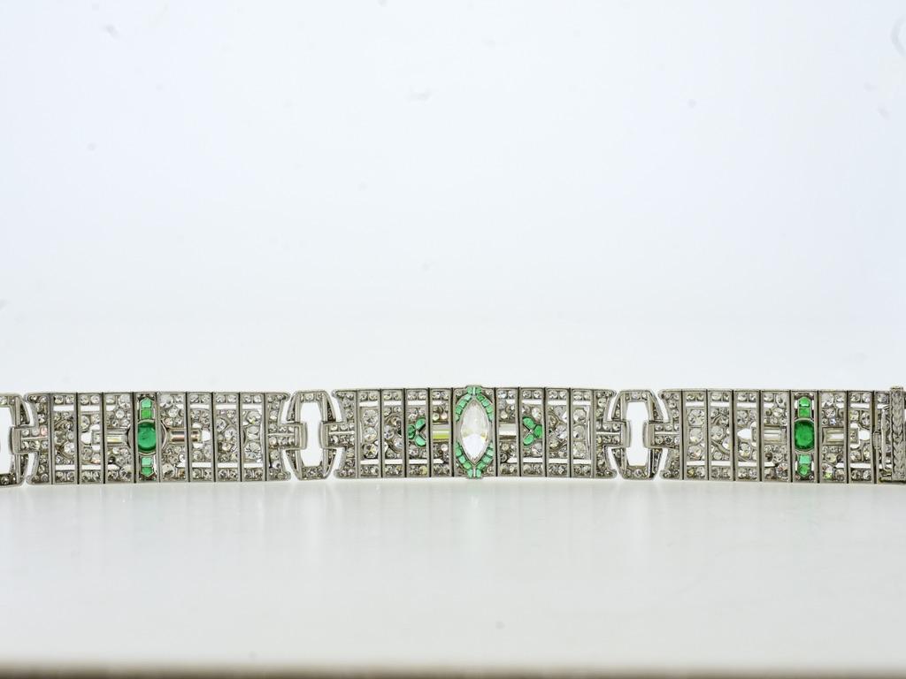 Pulsera Art Decó de platino, diamantes y esmeraldas de Oscar Heyman & Hnos., c. 1918. en venta 7