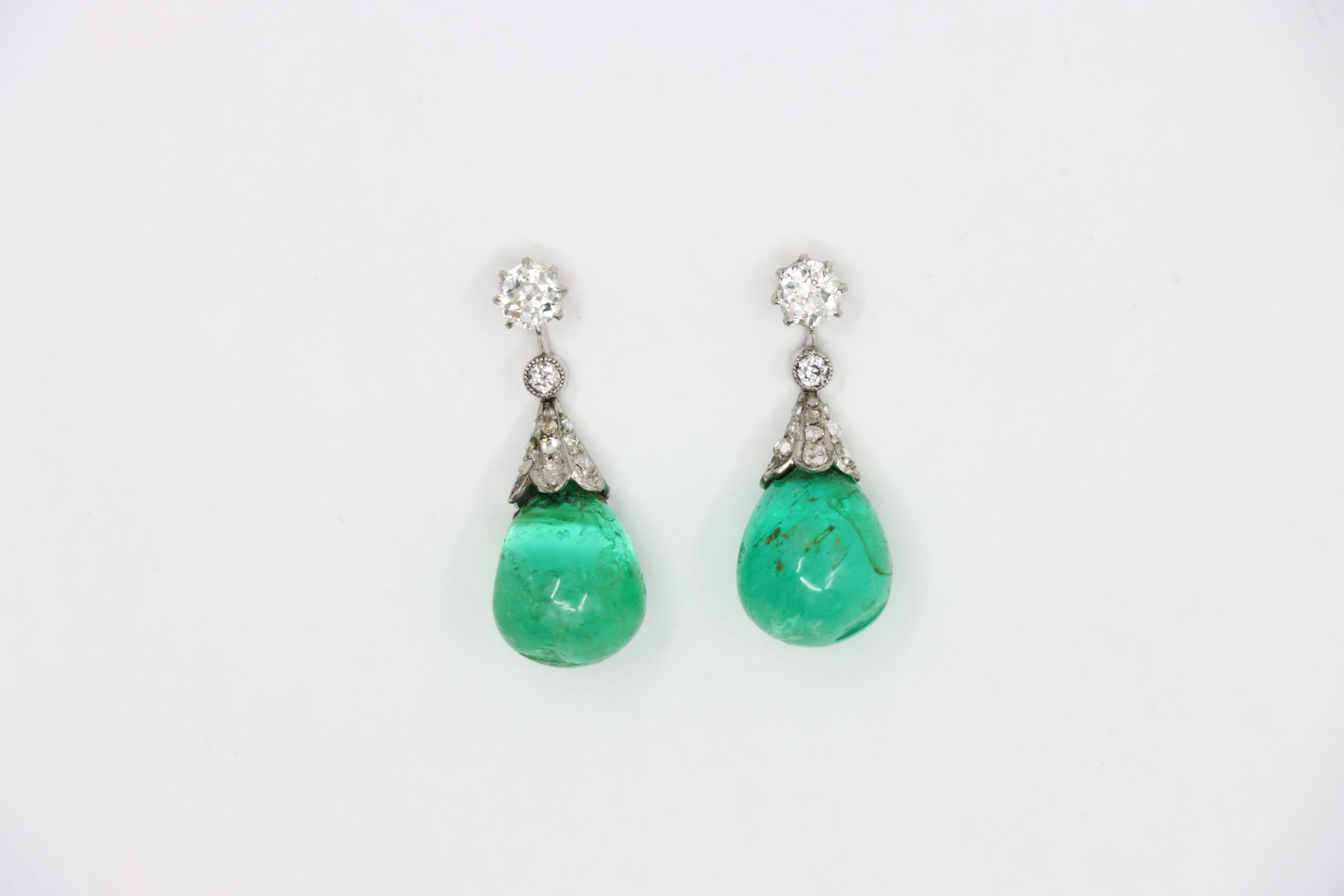 Art Deco Platinum Diamond Emerald Drop Earrings For Sale 2