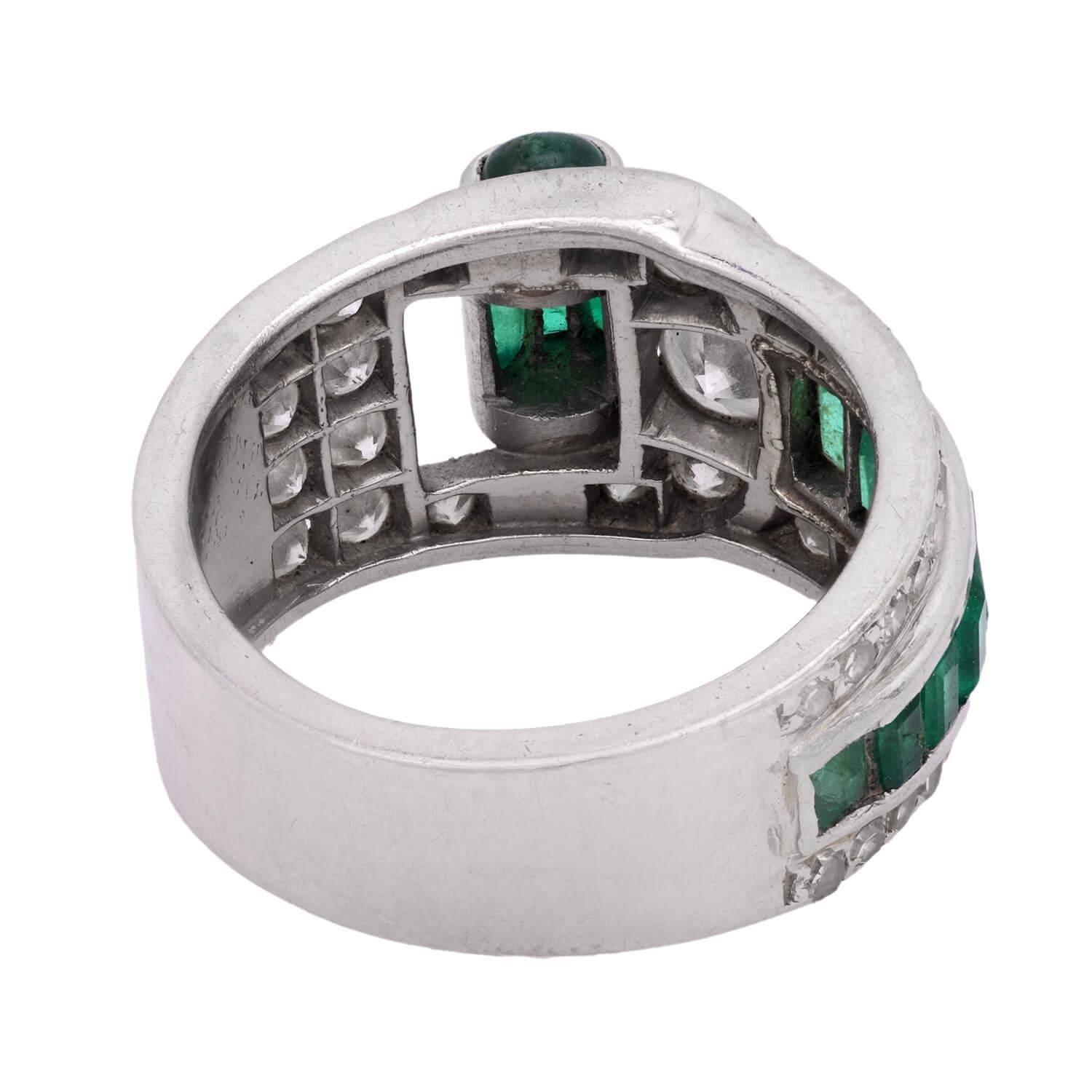 Women's Art Deco Platinum Diamond & Emerald Ring For Sale