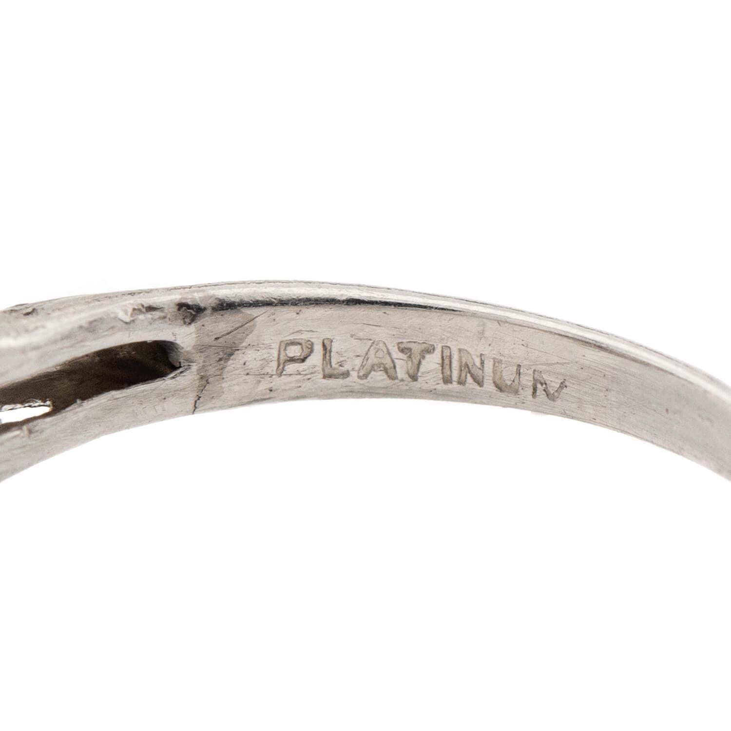Art Deco Platin-Diamant-Verlobungsring .66 Karat im Zustand „Gut“ im Angebot in Narberth, PA