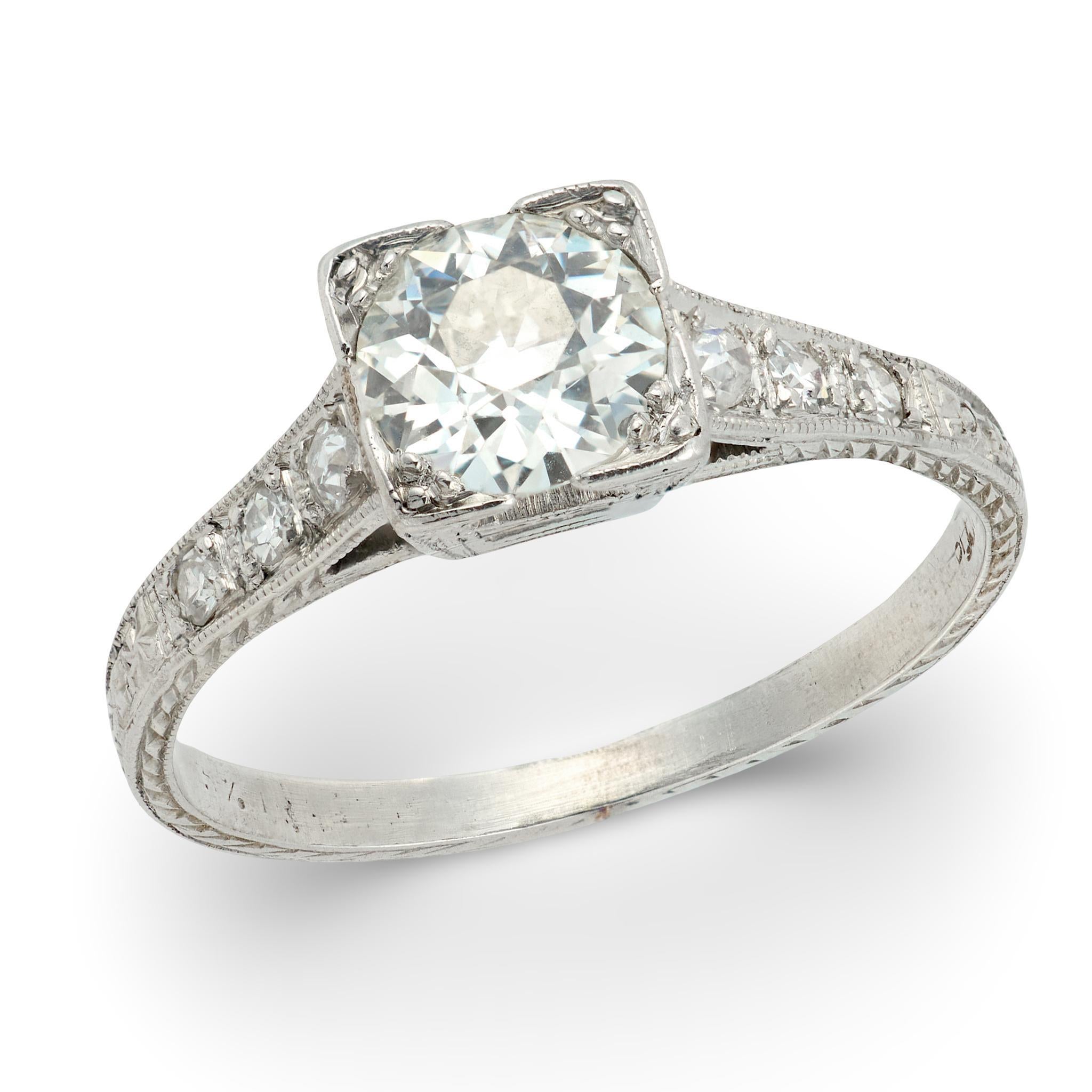Bague de fiançailles Art déco en platine avec diamant .80ct en vente 1