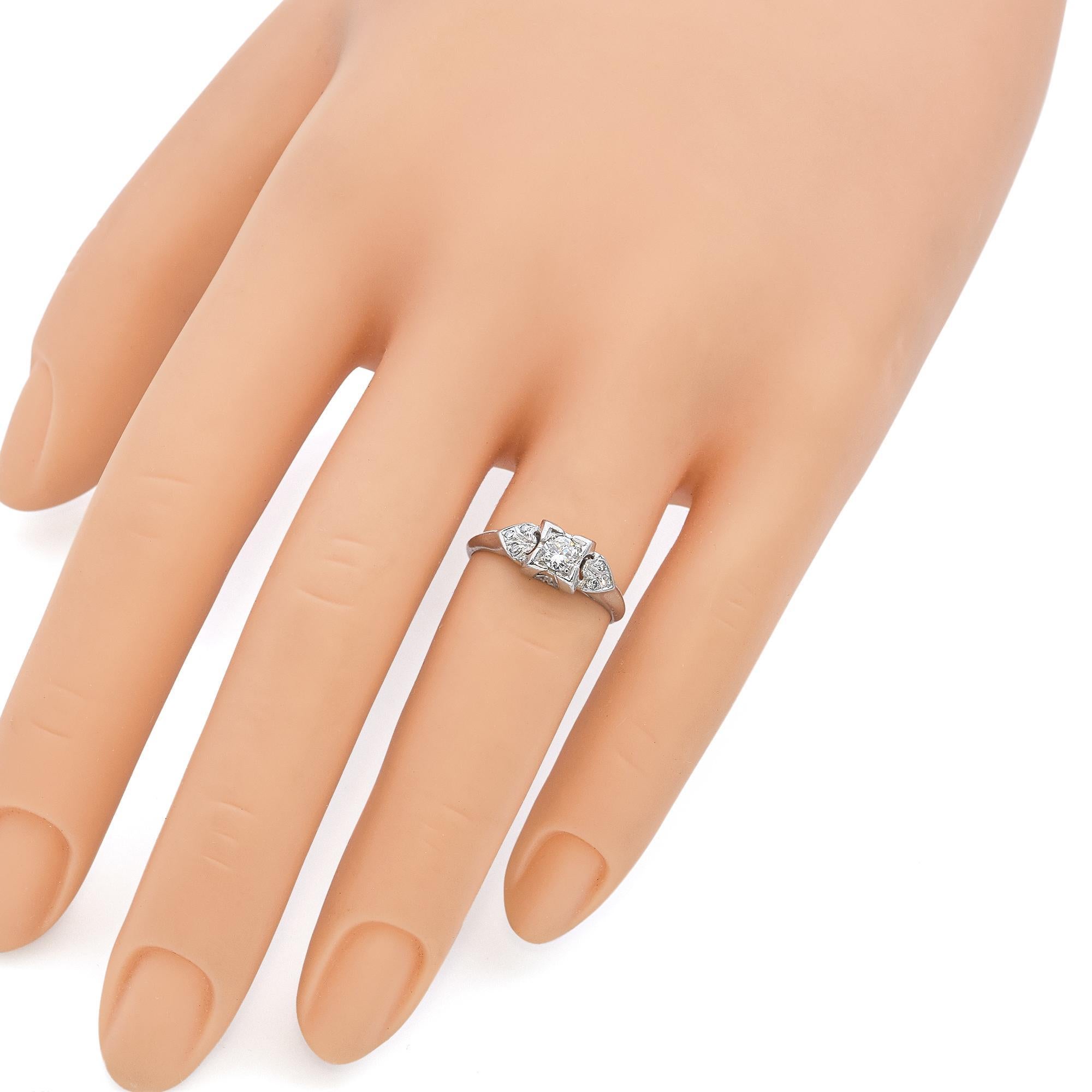 Anillo de compromiso de diamantes Art Déco en platino Corte redondo en venta