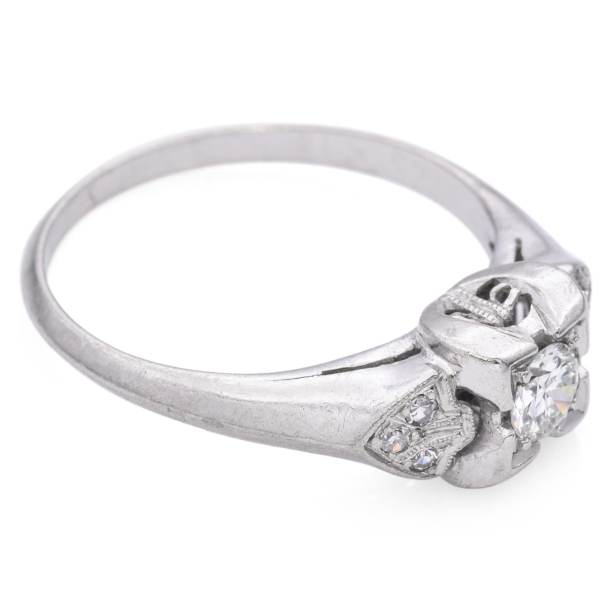 Anillo de compromiso de diamantes Art Déco en platino en Bueno estado para la venta en New York, NY