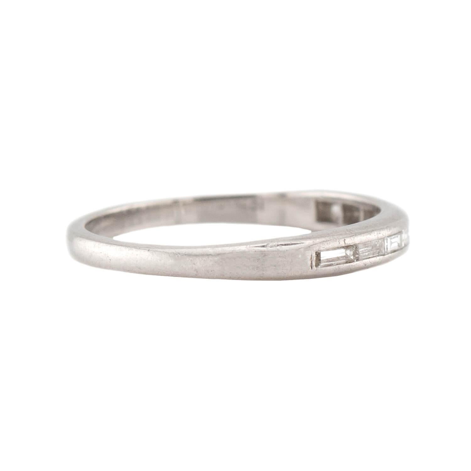 Anillo Art Decó de Platino y Diamantes Corte baguette en venta