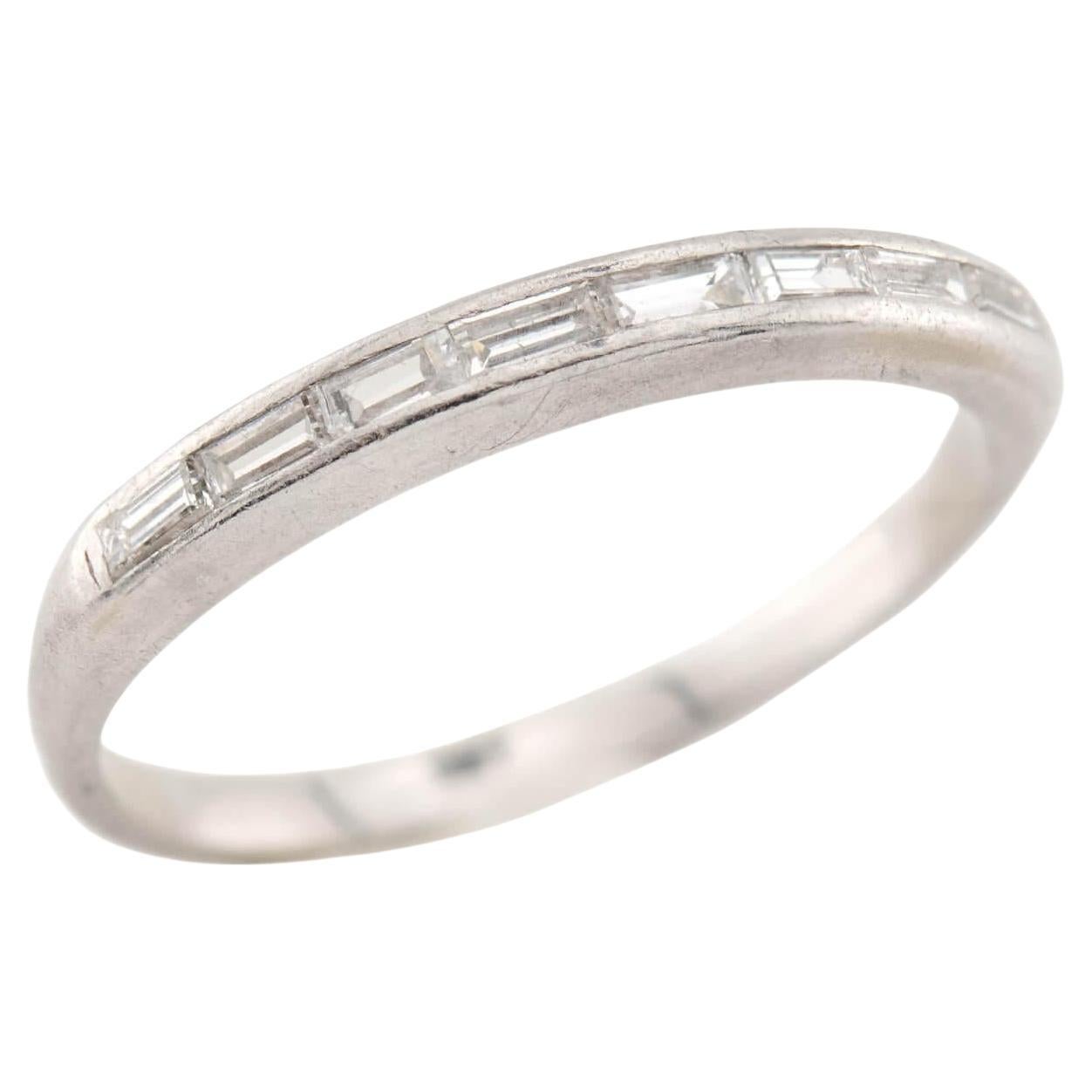 Anillo Art Decó de Platino y Diamantes