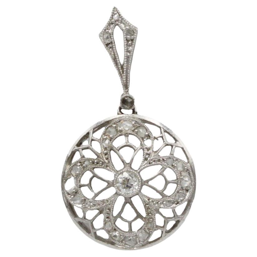 Pendentif Art Déco en platine et diamant filigrané