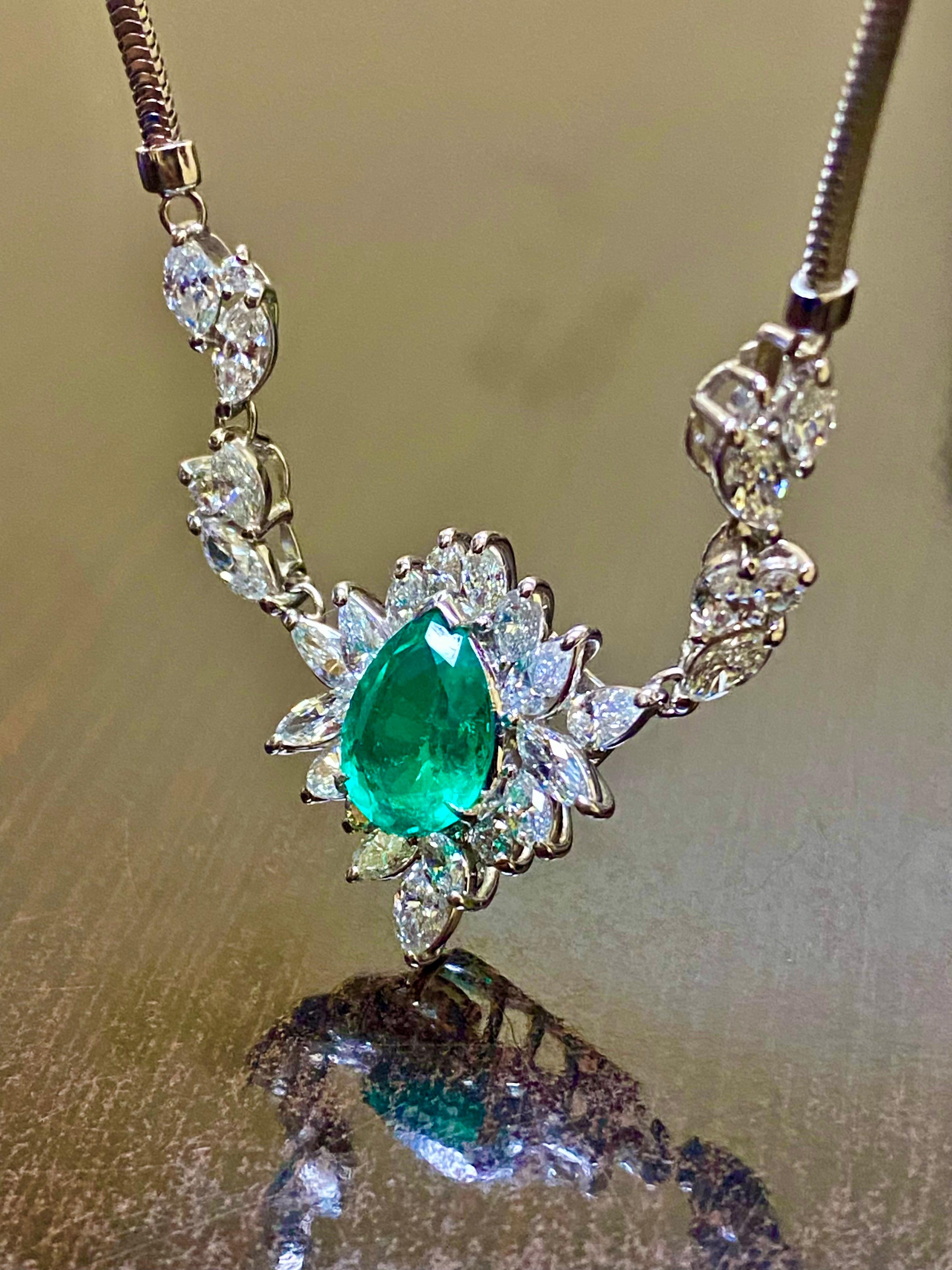 Art Deco Platinum Diamond GIA Certified Pear Shape F1 Colombian Emerald Necklace 2