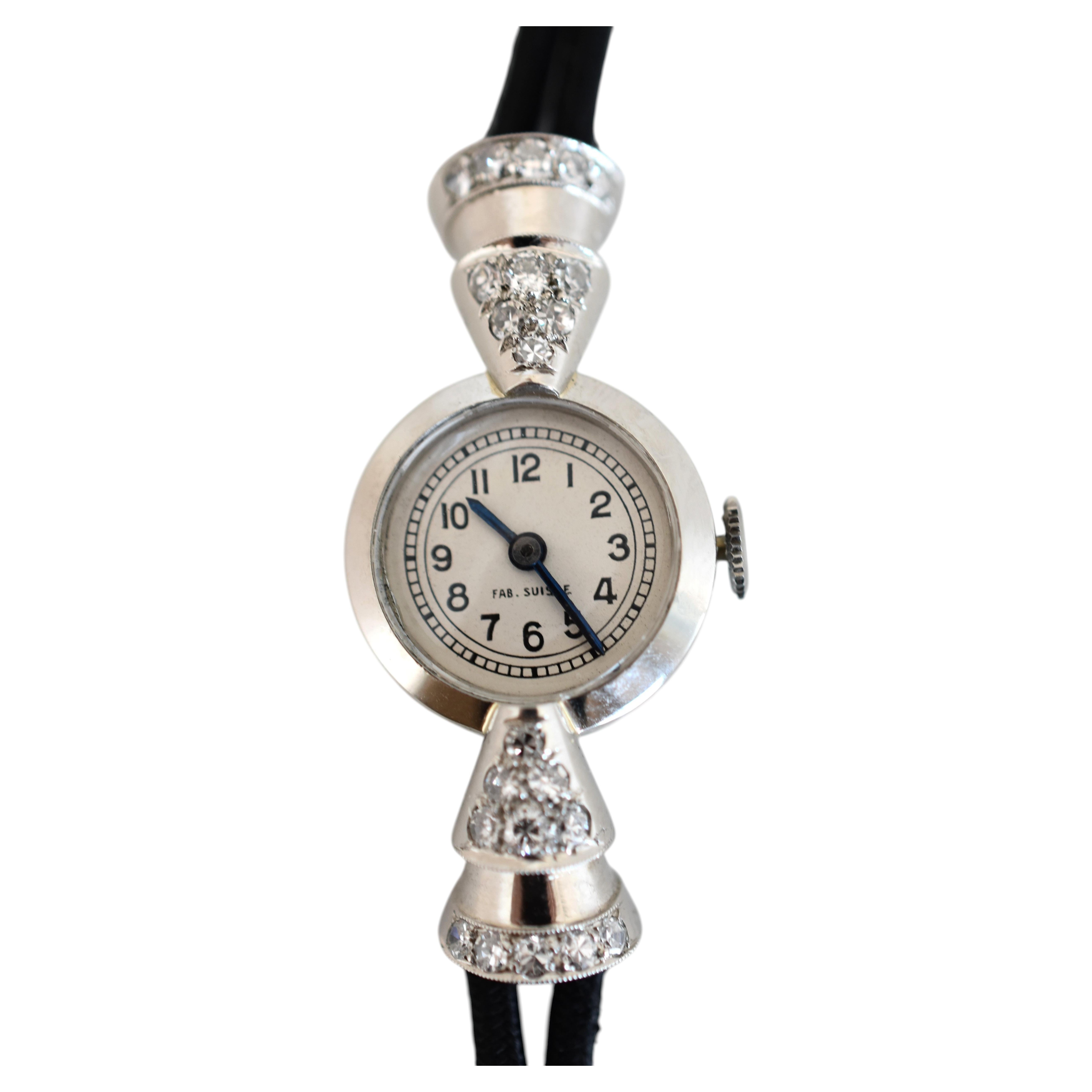 Montre de femme Art déco en platine et diamants, boîtier français, mouvement suisse, CIRCA 1925
