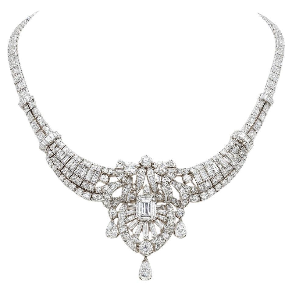 Collar Art Decó de Diamantes en Platino de 25 Quilates con Diamante Central talla Esmeralda en venta