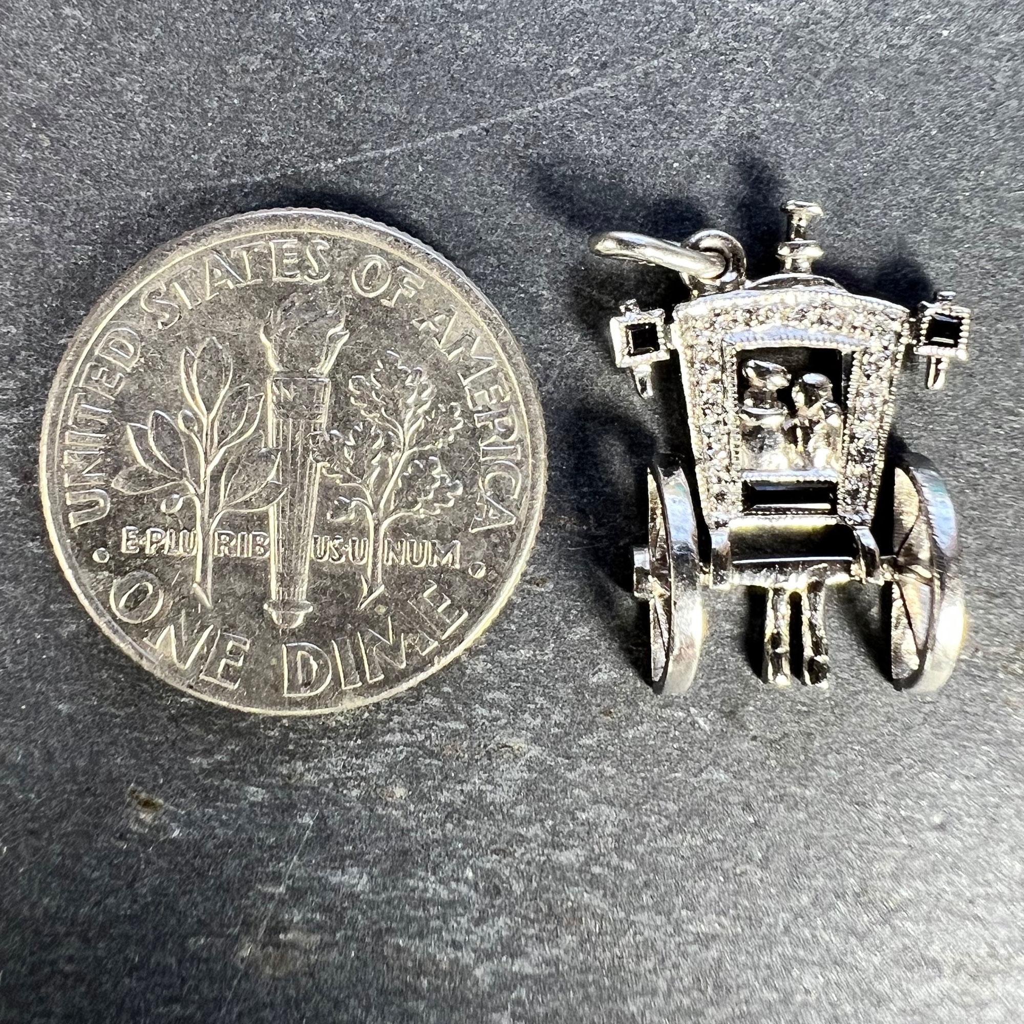 Ciondolo Art Deco in platino, diamante, onice e carrozza per sposi. in vendita 5