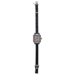 Montre pour femme Art Déco en platine, diamants et onyx