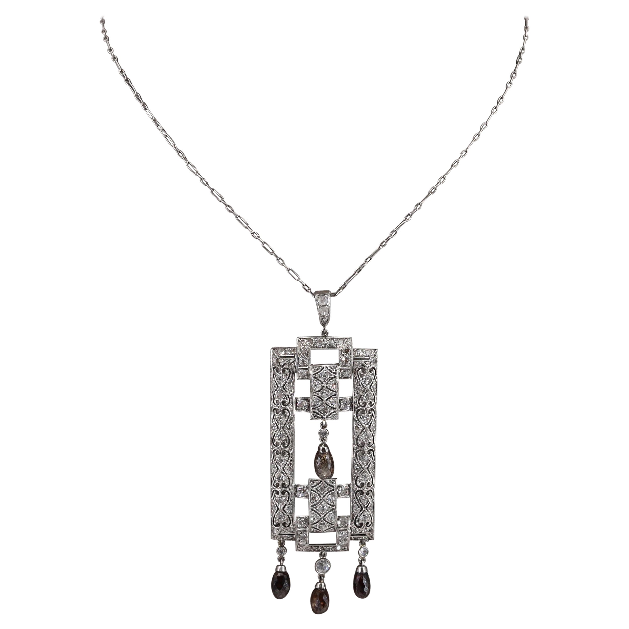 Pendentif et chaîne Art déco en platine avec diamants en vente