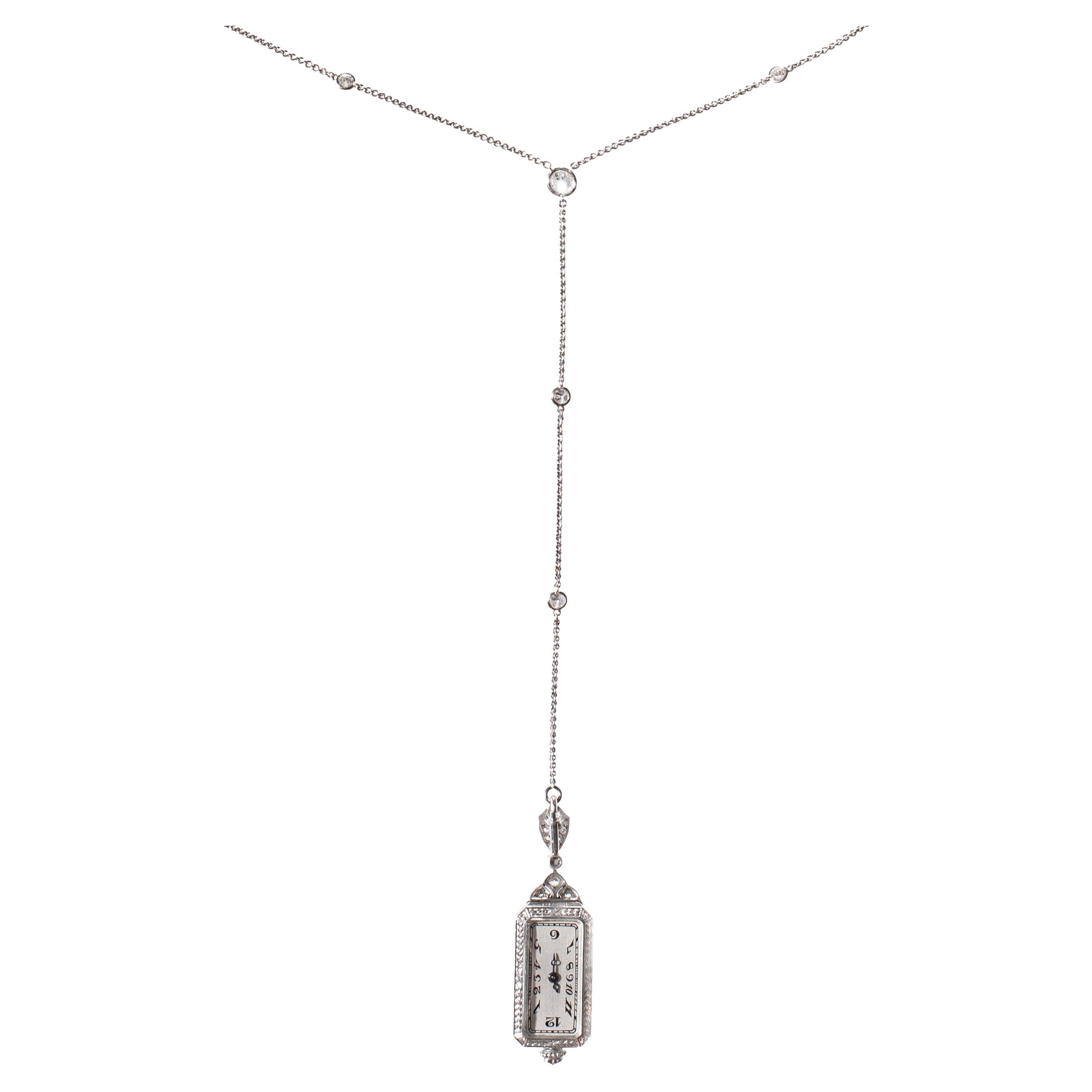 Orologio con ciondolo in platino e diamanti Art Deco su catena da collo Sautoir