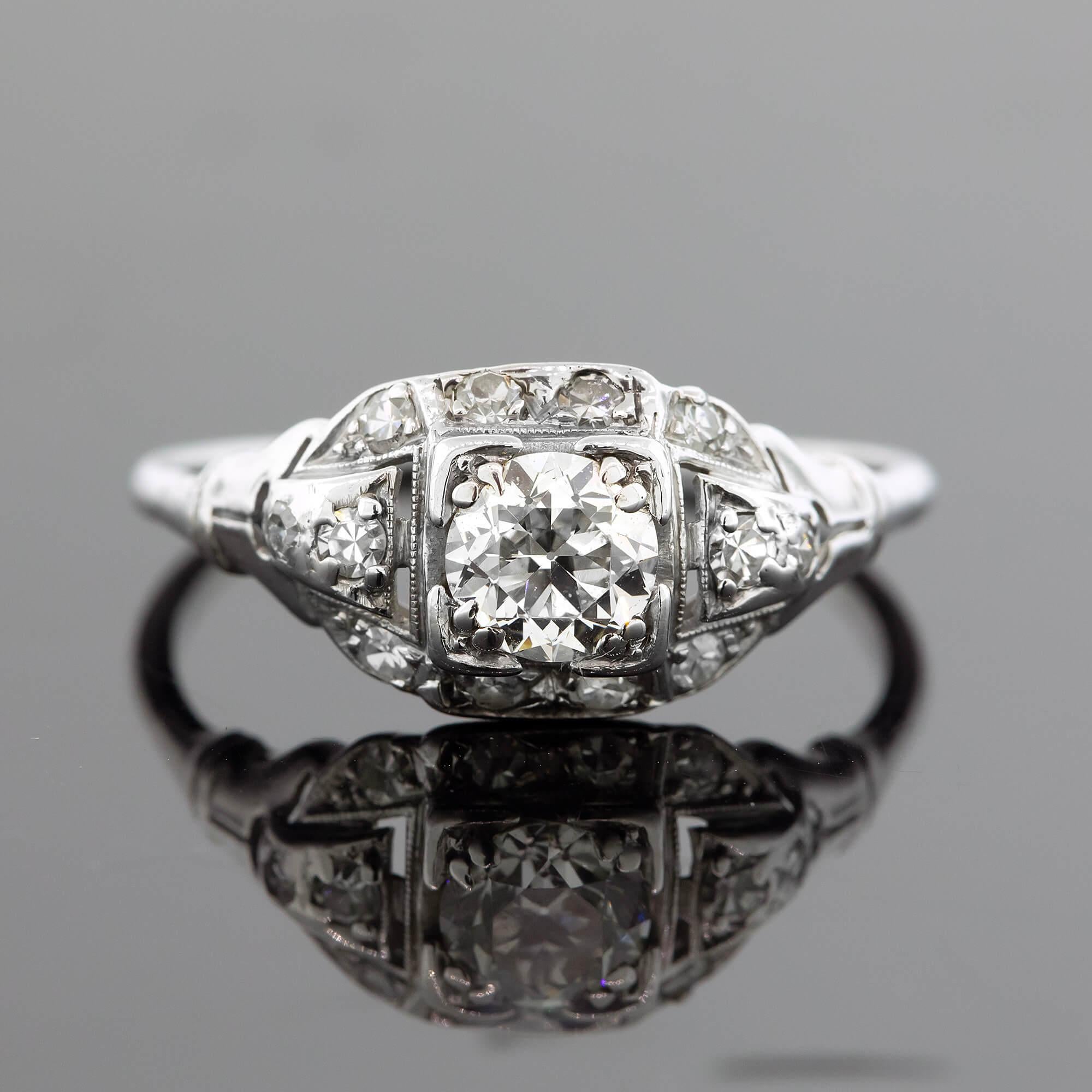 Art Deco Platinum, Diamond Ring Circa 19030s In Good Condition For Sale In ADELAIDE, SA