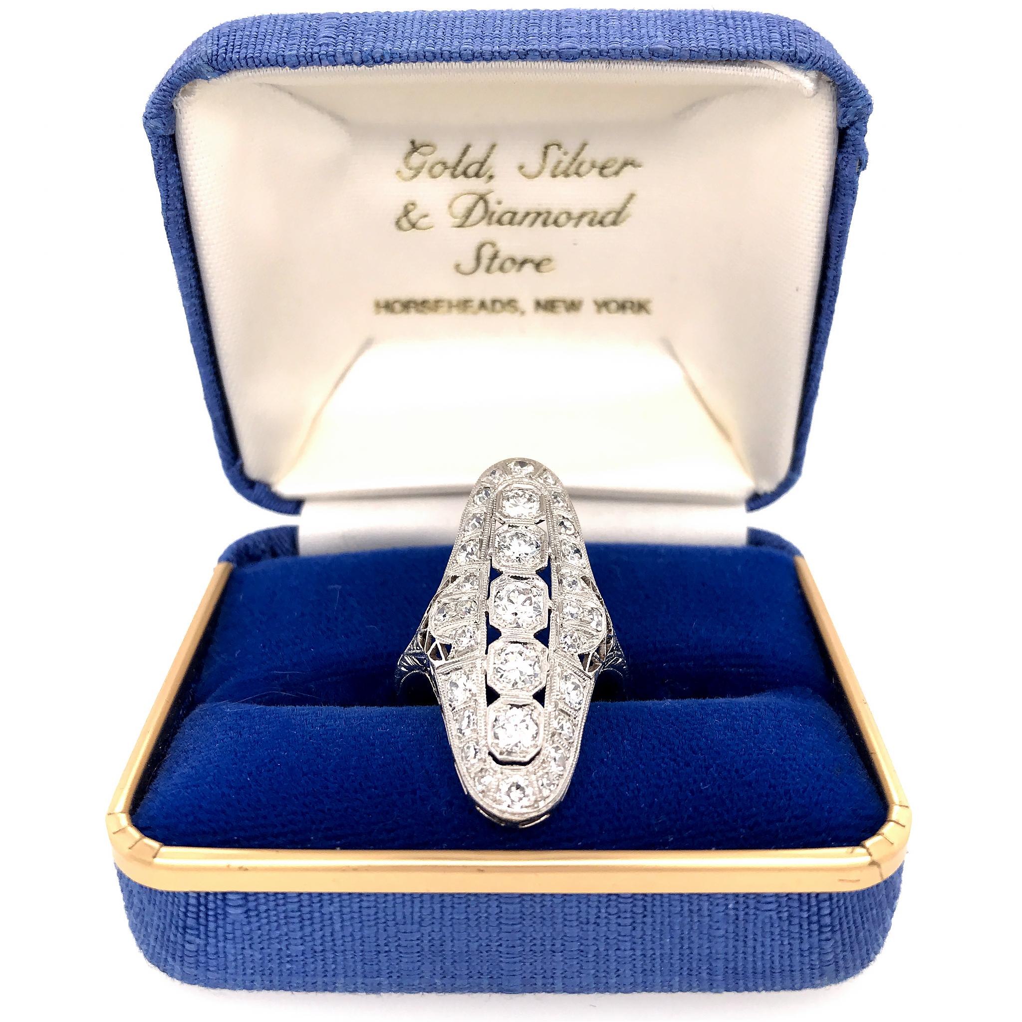 Platinum
Diamond: 2.0 ct twd (estimated)
Ring Size: 7
Measurement: 28mm
Total Weight: 5.89 grams
