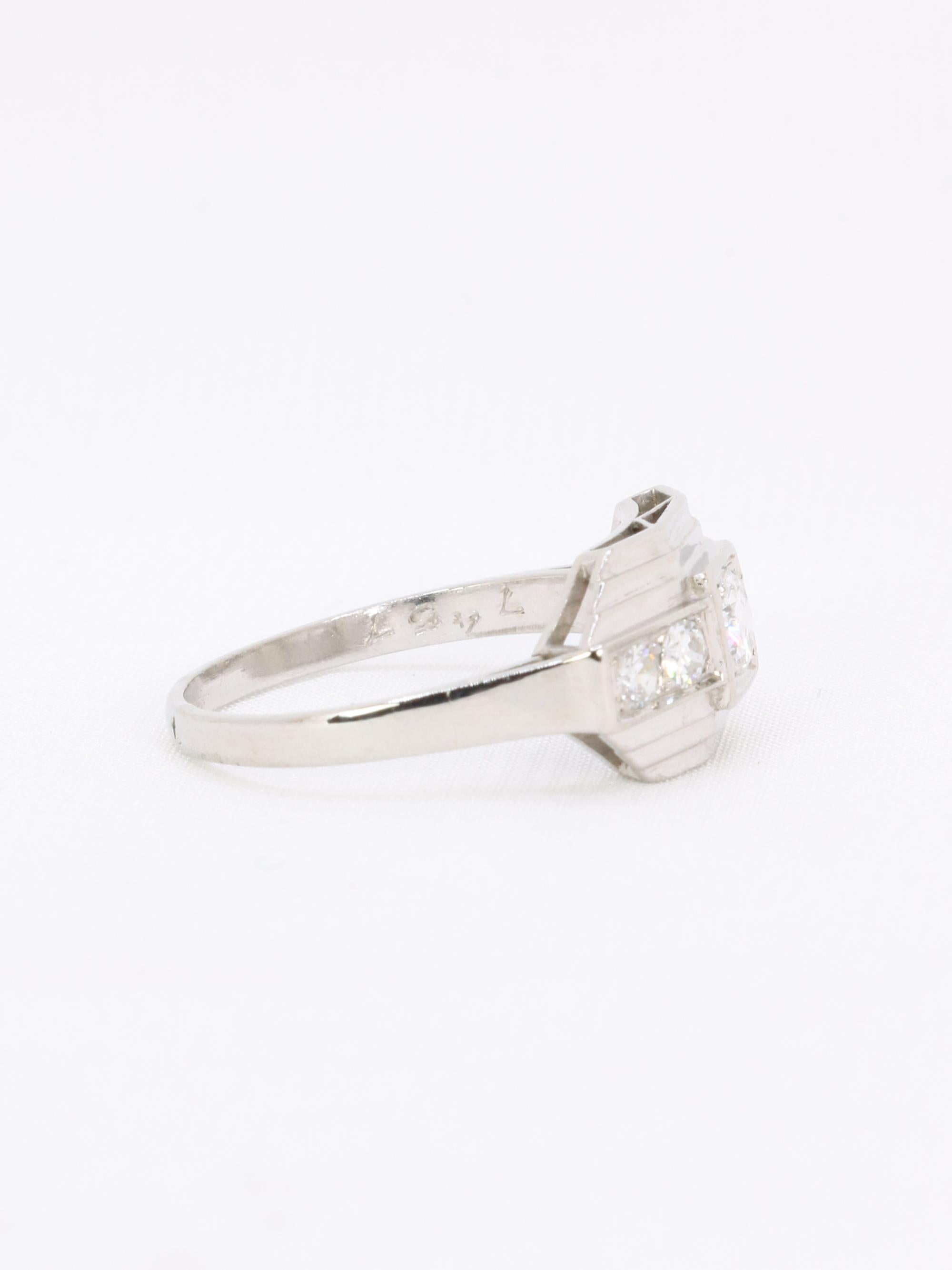 Donna Anello Art Deco con diamante in platino in vendita